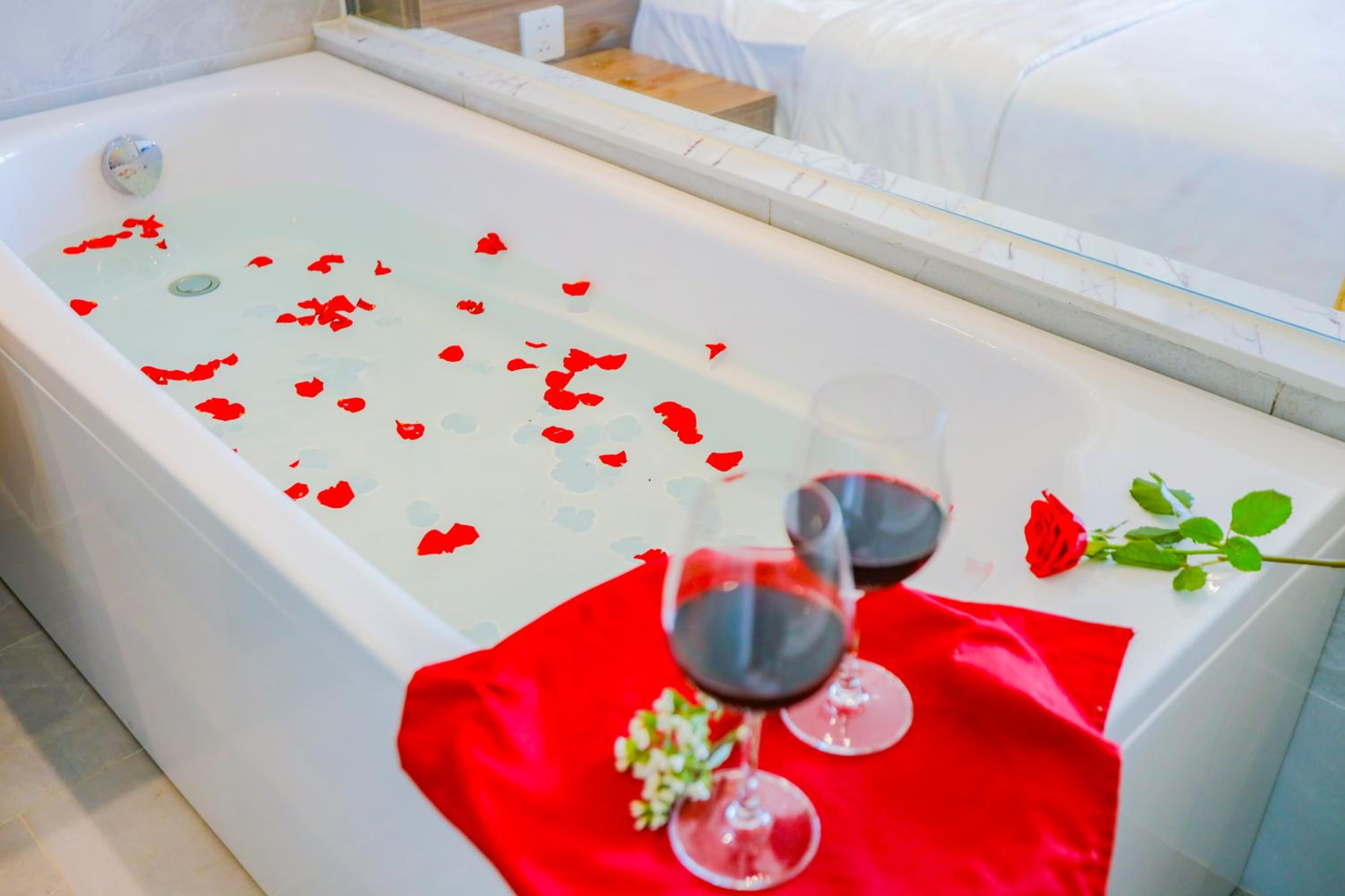Family Suite with Balcony - Photo 9