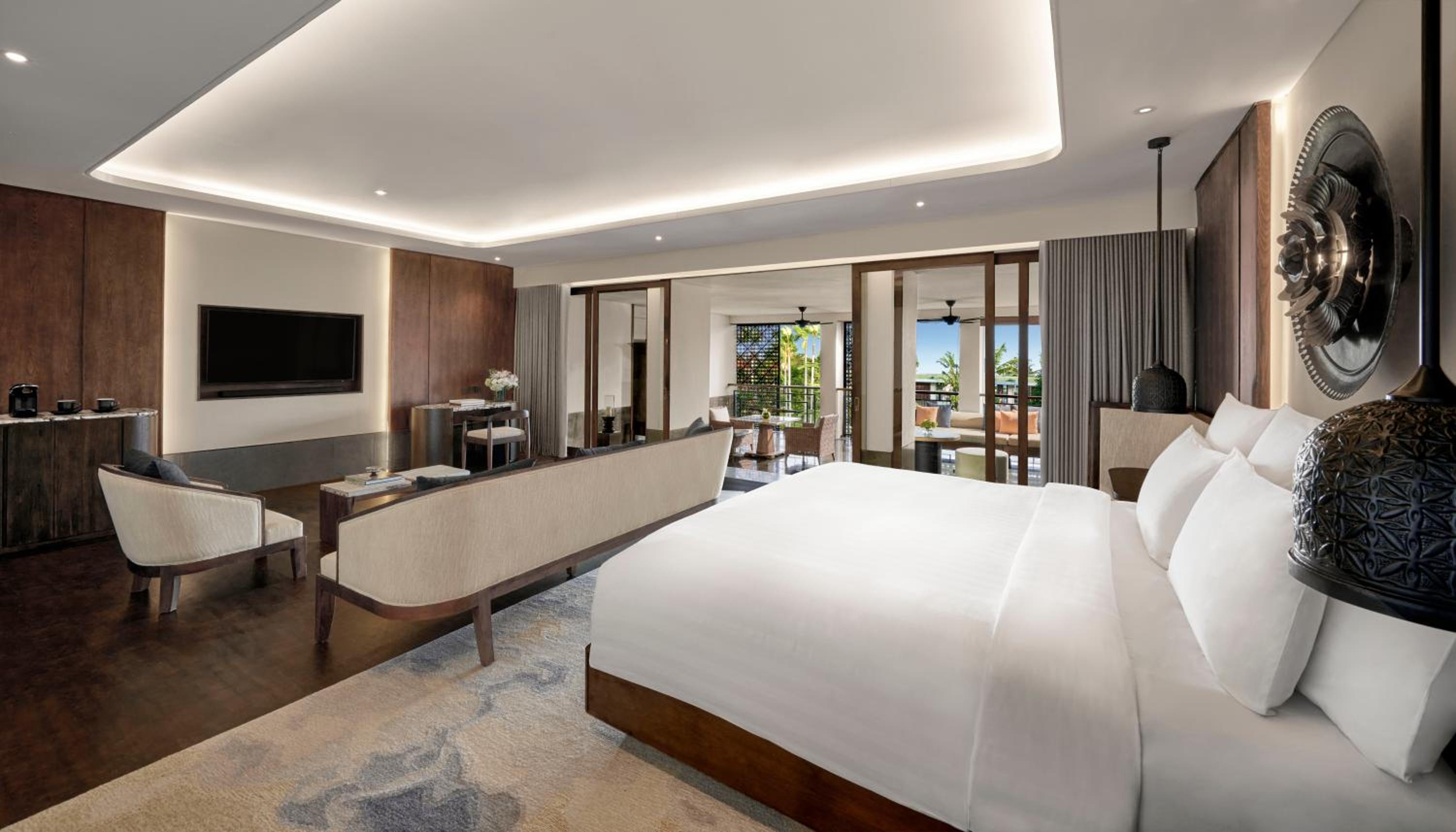 One-Bedroom King Suite with Garden View