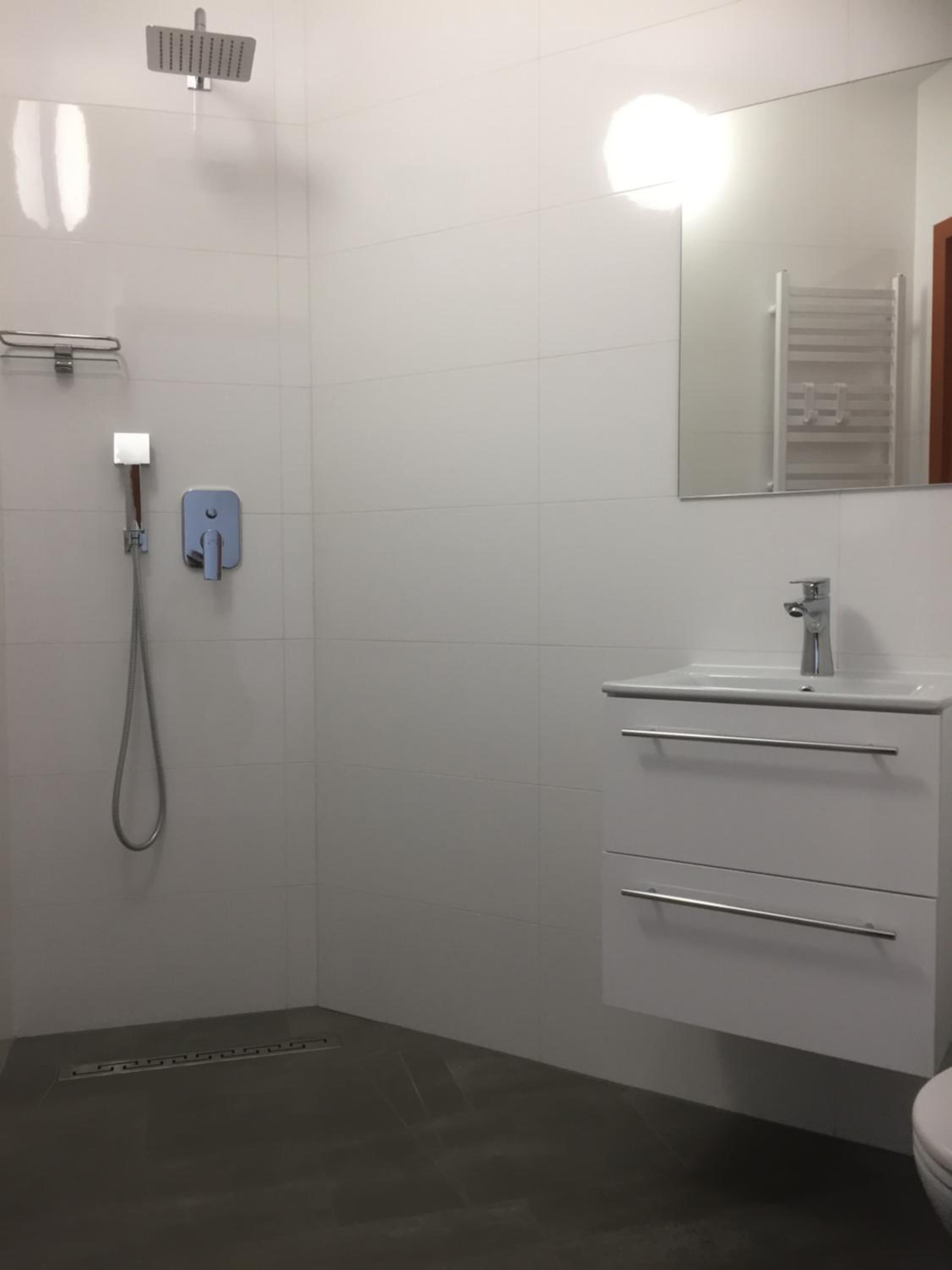 Double Room - Photo 11