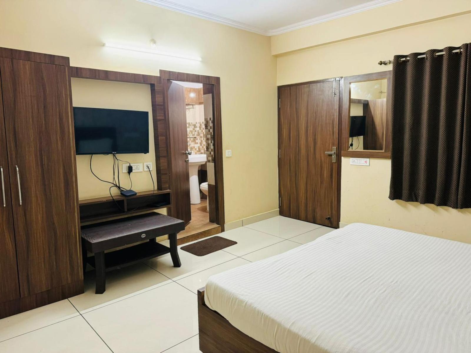 Deluxe King Room photo 2