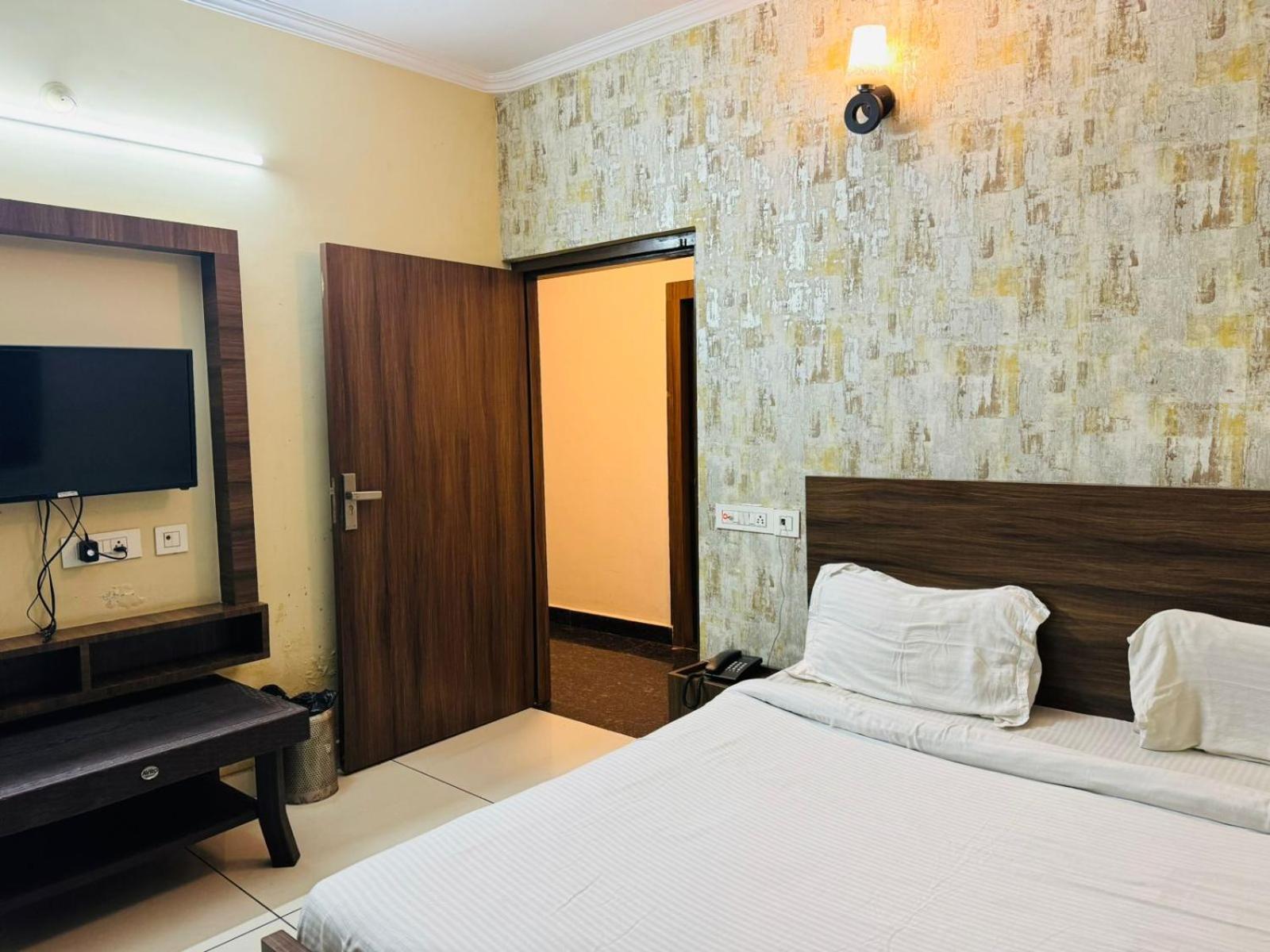 Deluxe King Room photo 3