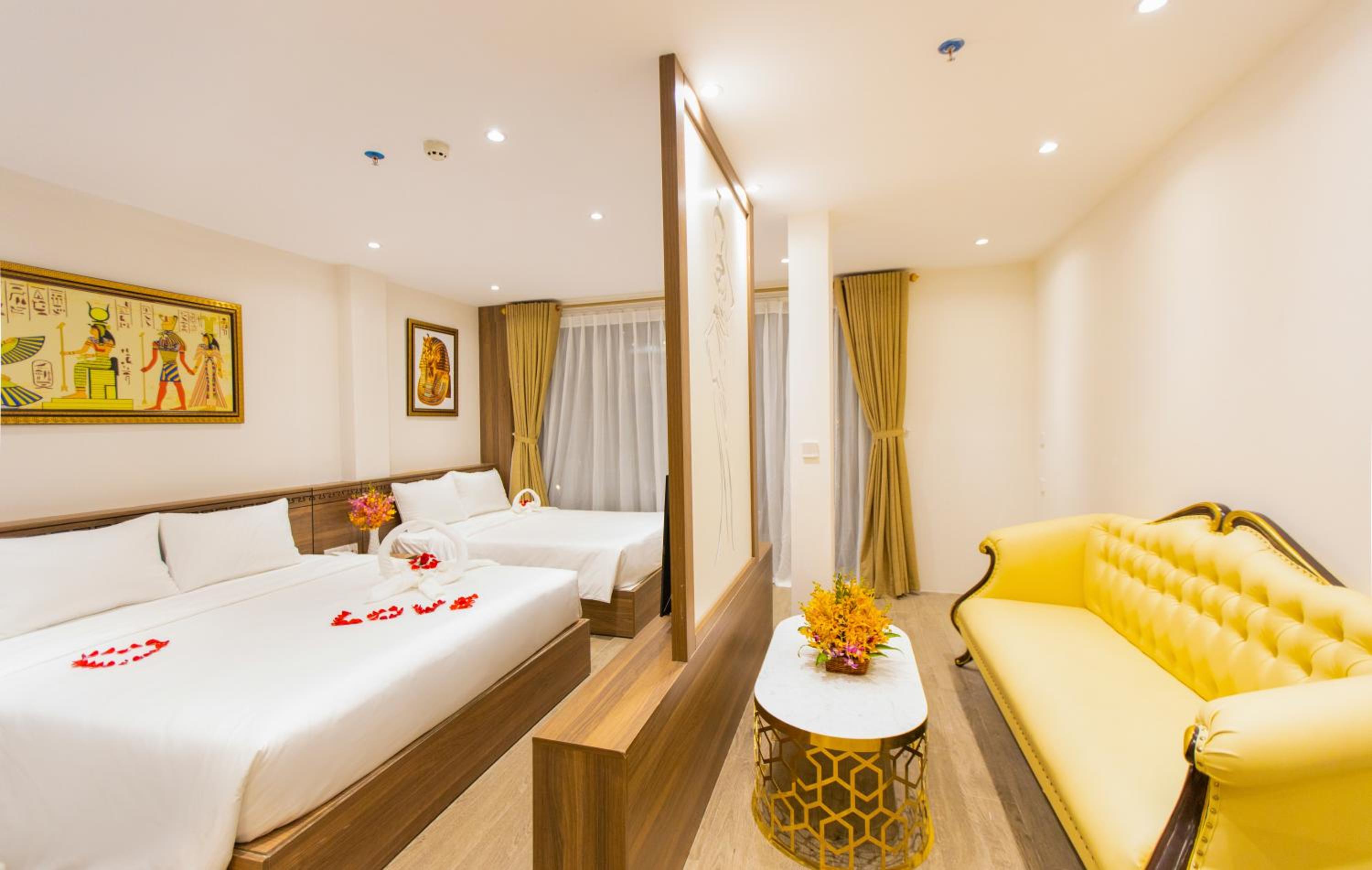 Family Suite with Balcony - Photo 3