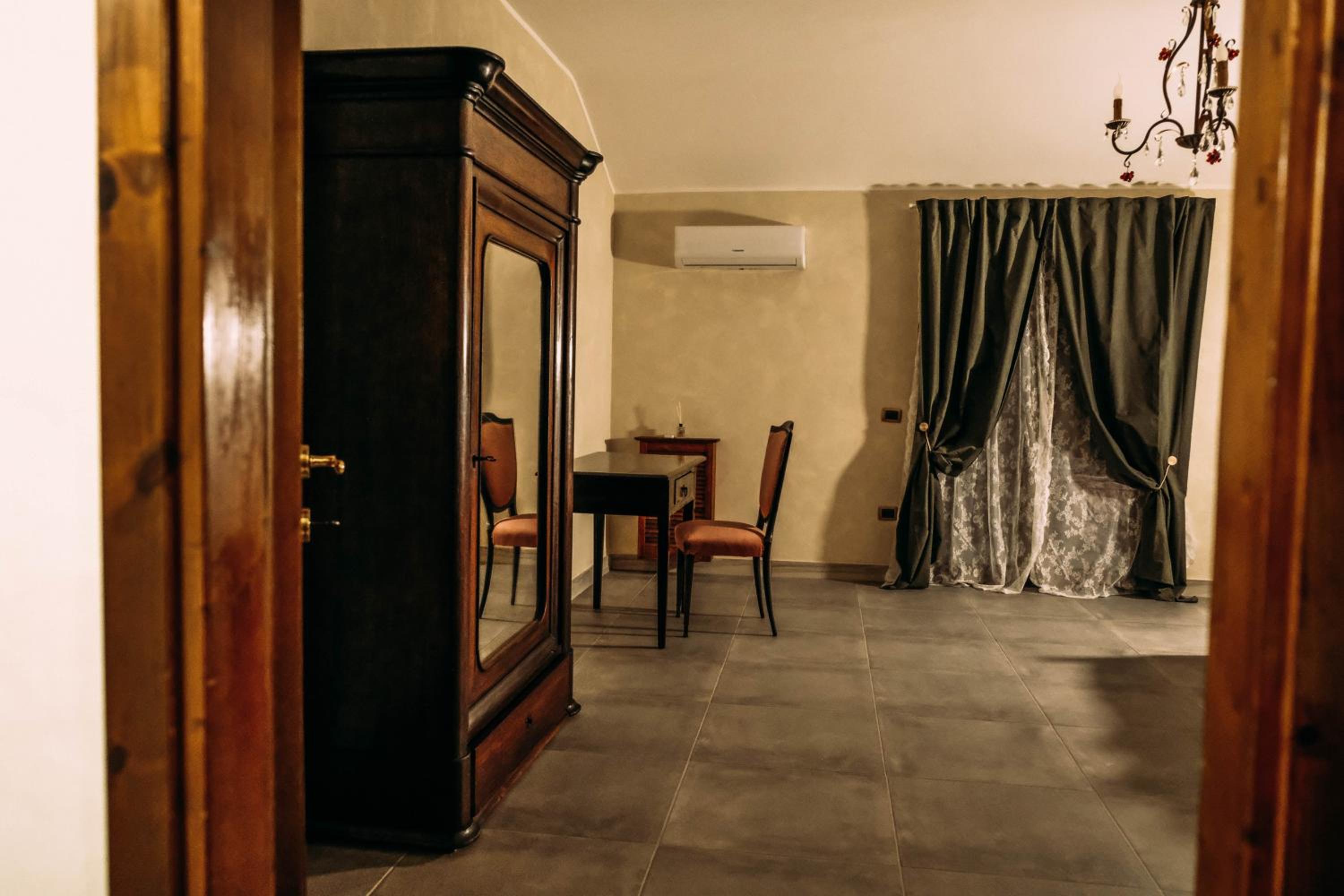 Superior King Room photo 1
