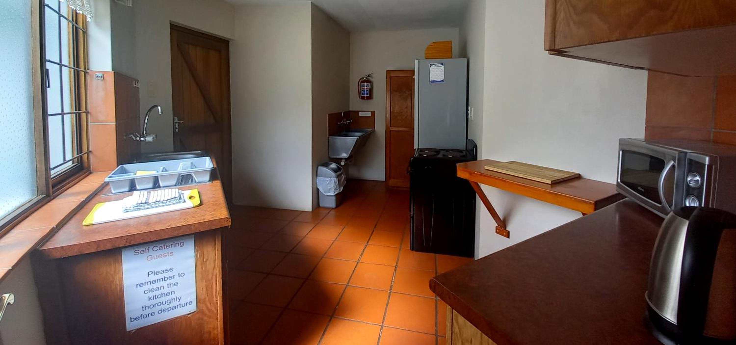 Suite - Photo 13