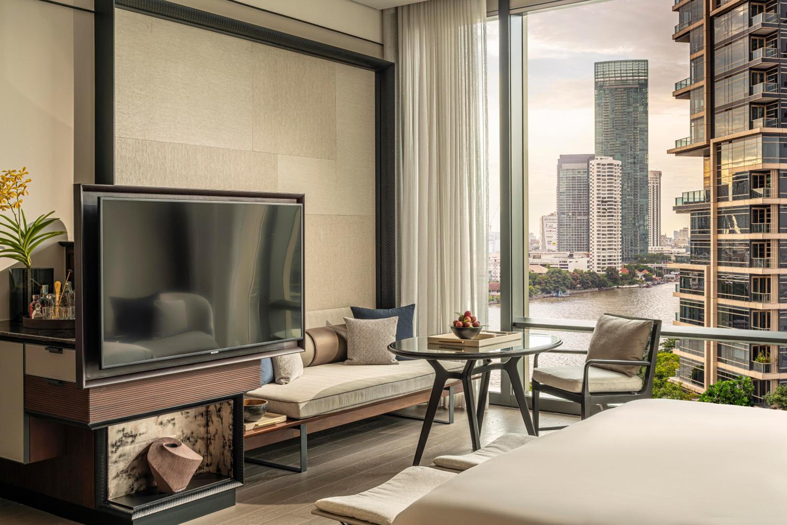 Deluxe River View Room King bed