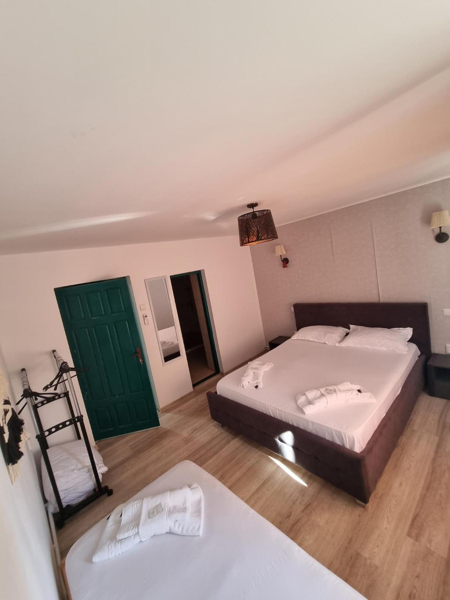 Deluxe Family Room photo 1