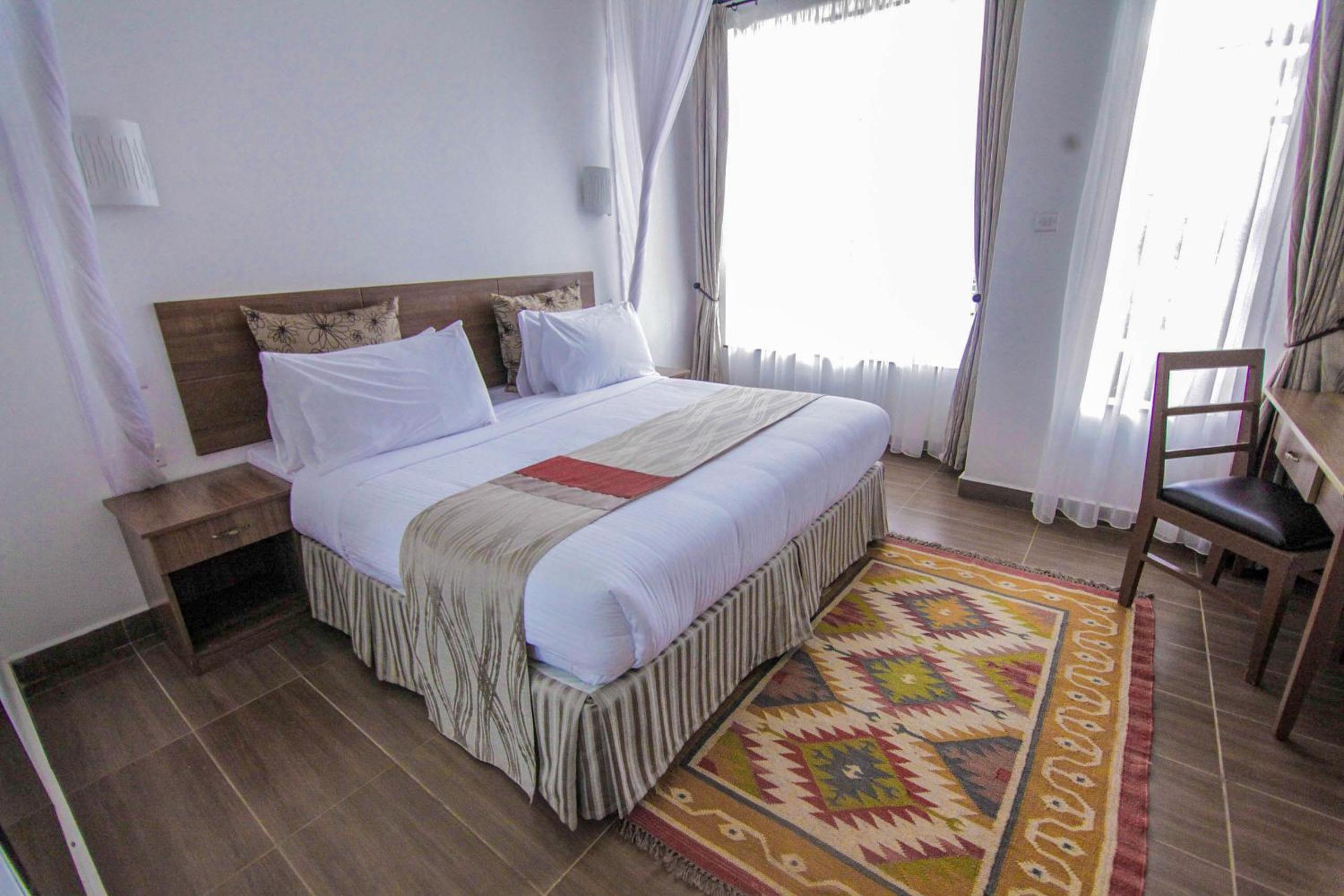 Deluxe Double Room - Photo 11
