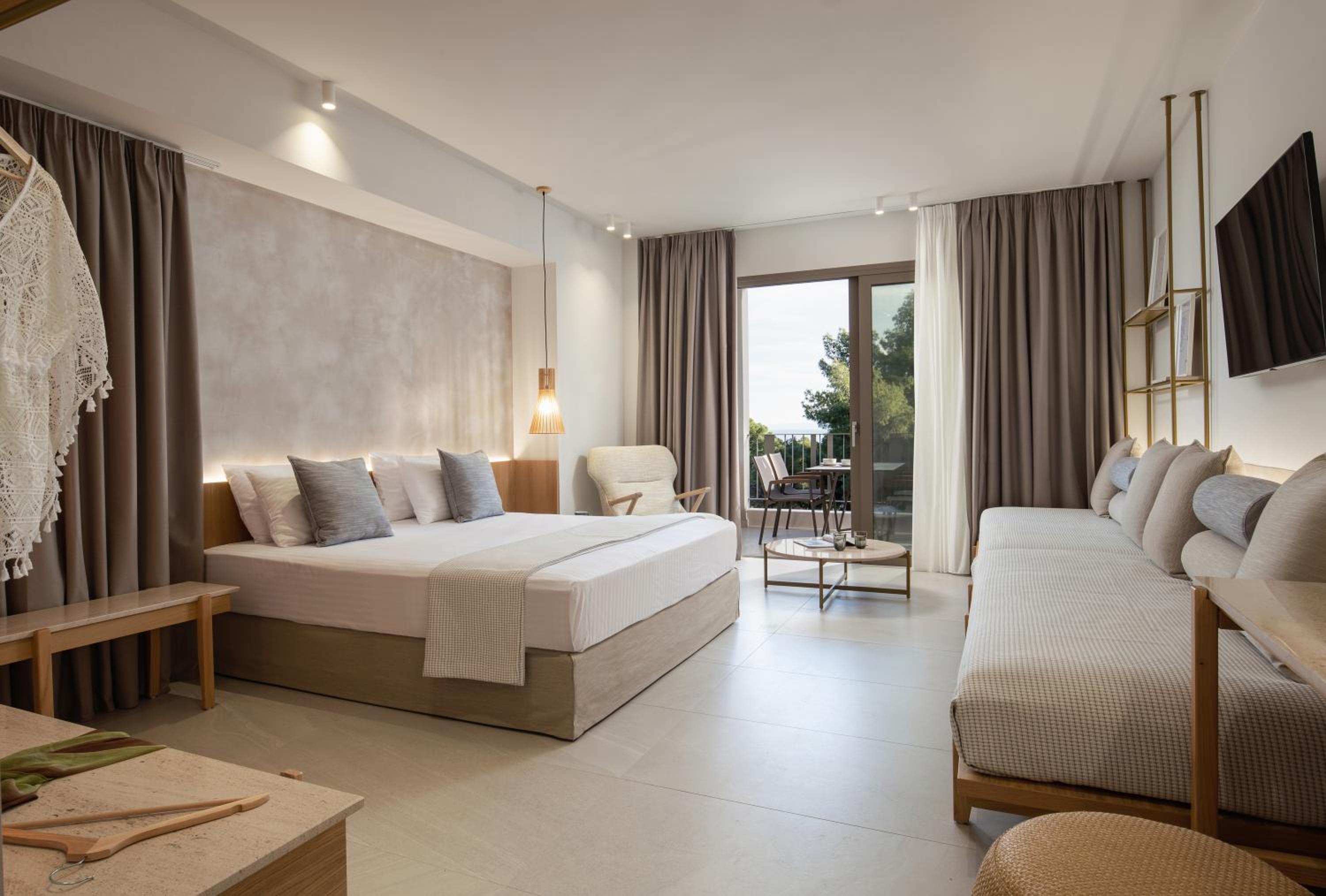 Junior Suite with Garden View