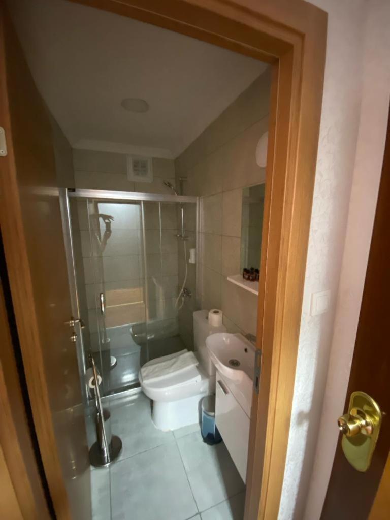 Budget Double Room photo 2