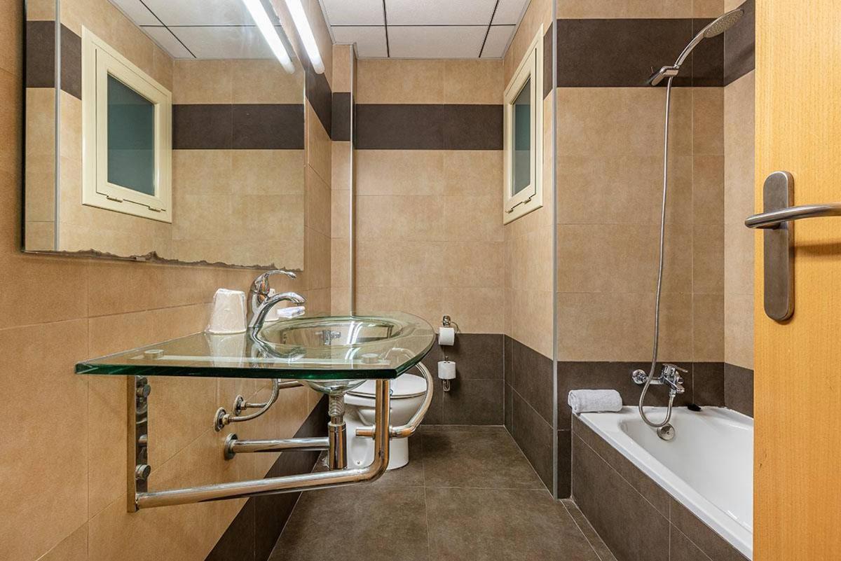 Double or Twin Room - Photo 5