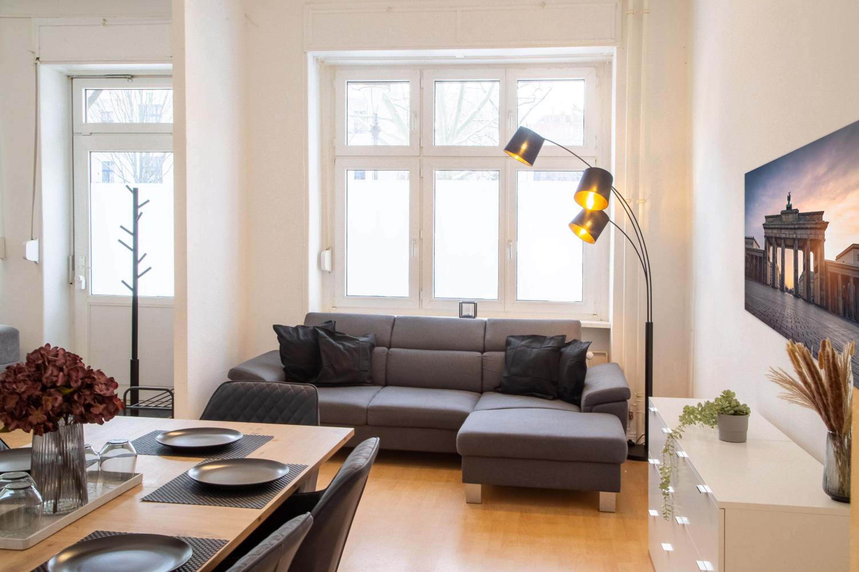One-Bedroom Apartment photo 1