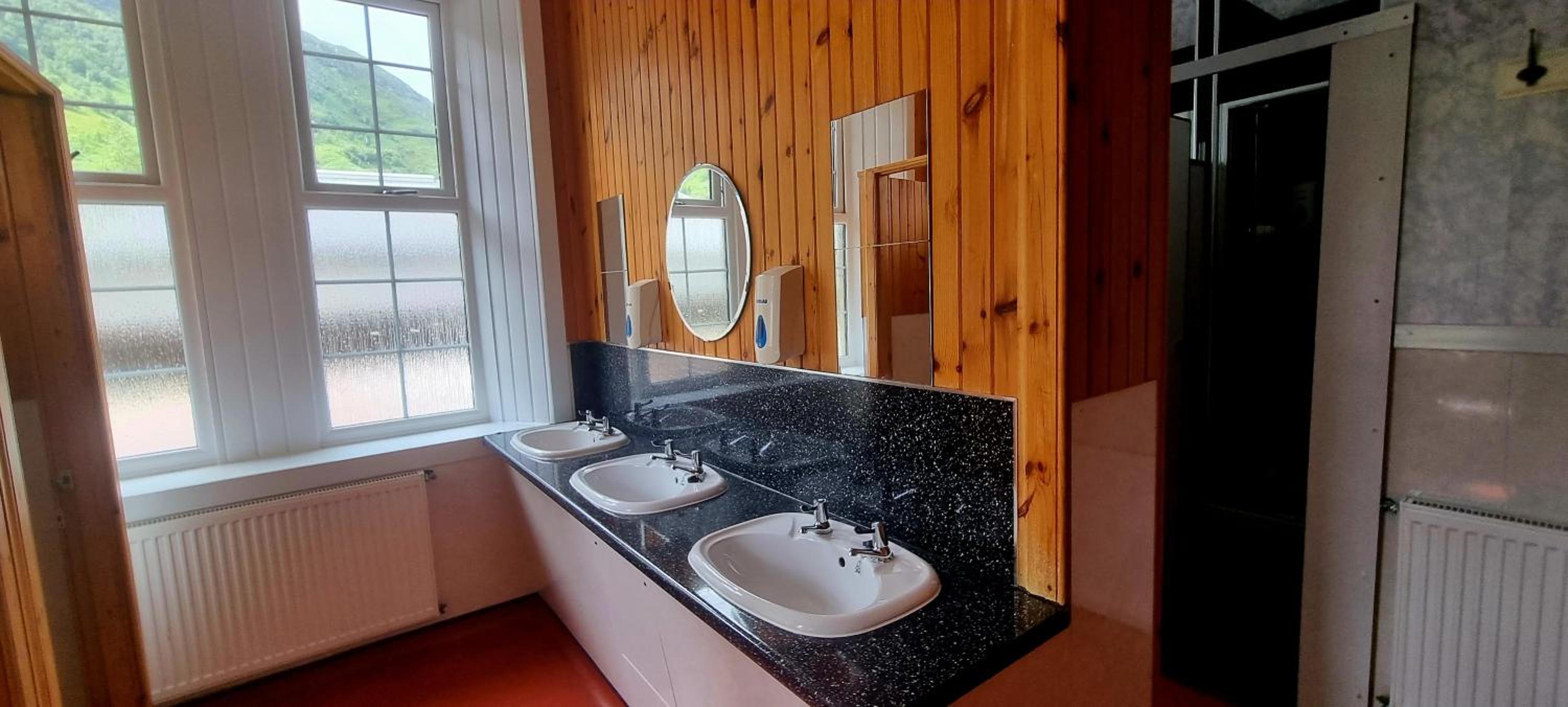 Chalet (2 Adults) - Photo 4