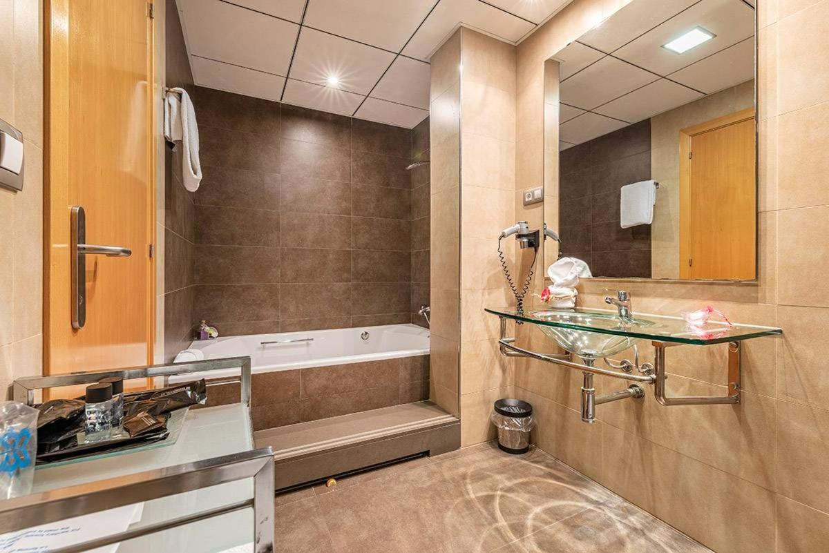 Superior Double or Twin Room - Photo 12