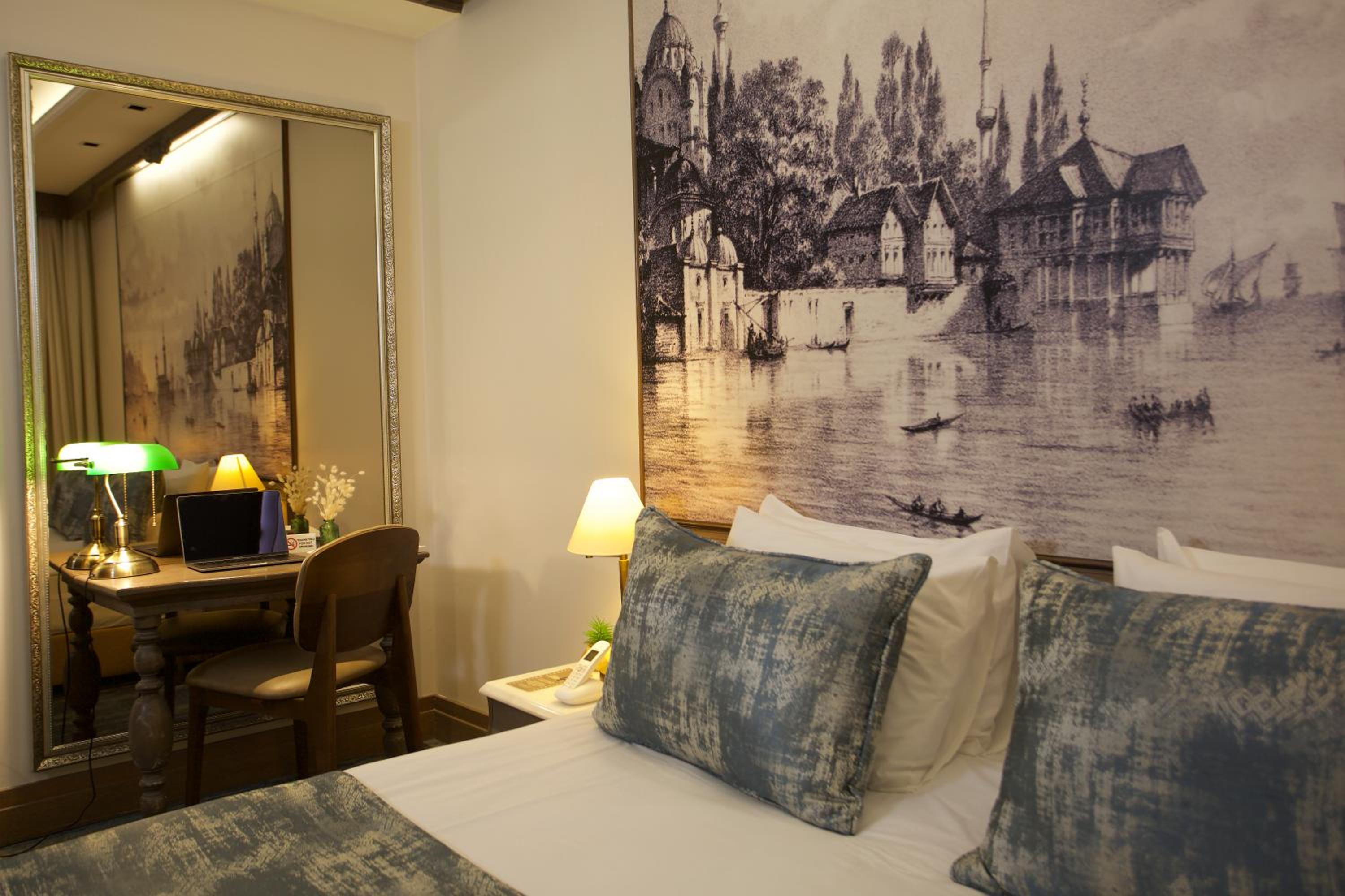Available room thumbnail 6