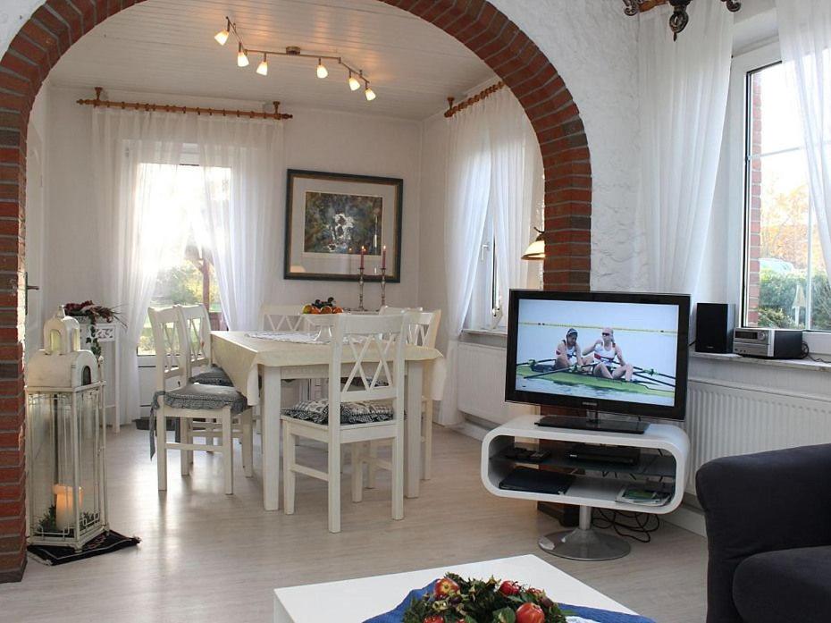 Two-Bedroom House photo 2
