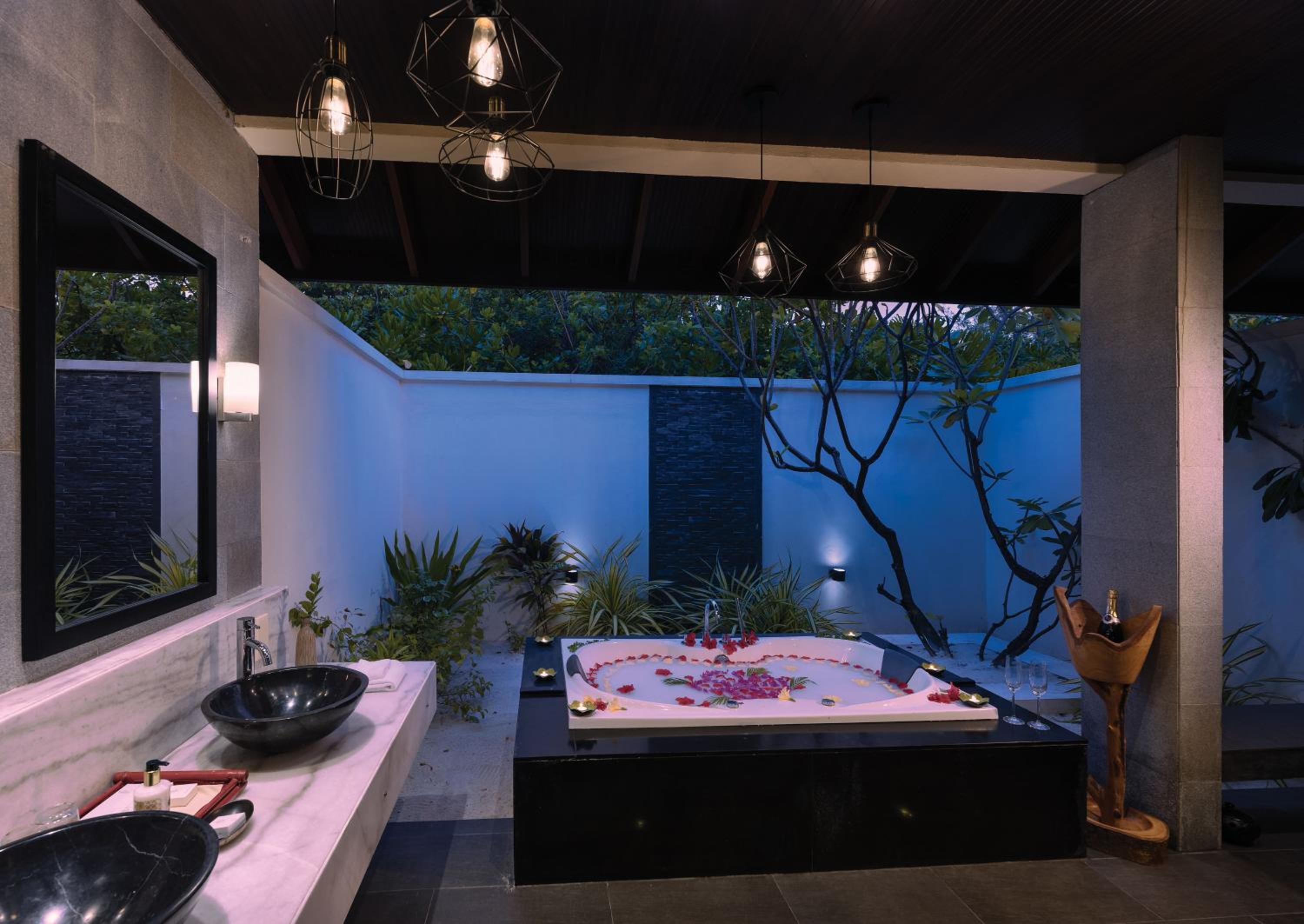 2 Bedroom Sunset Family Beach Villa - Photo 2