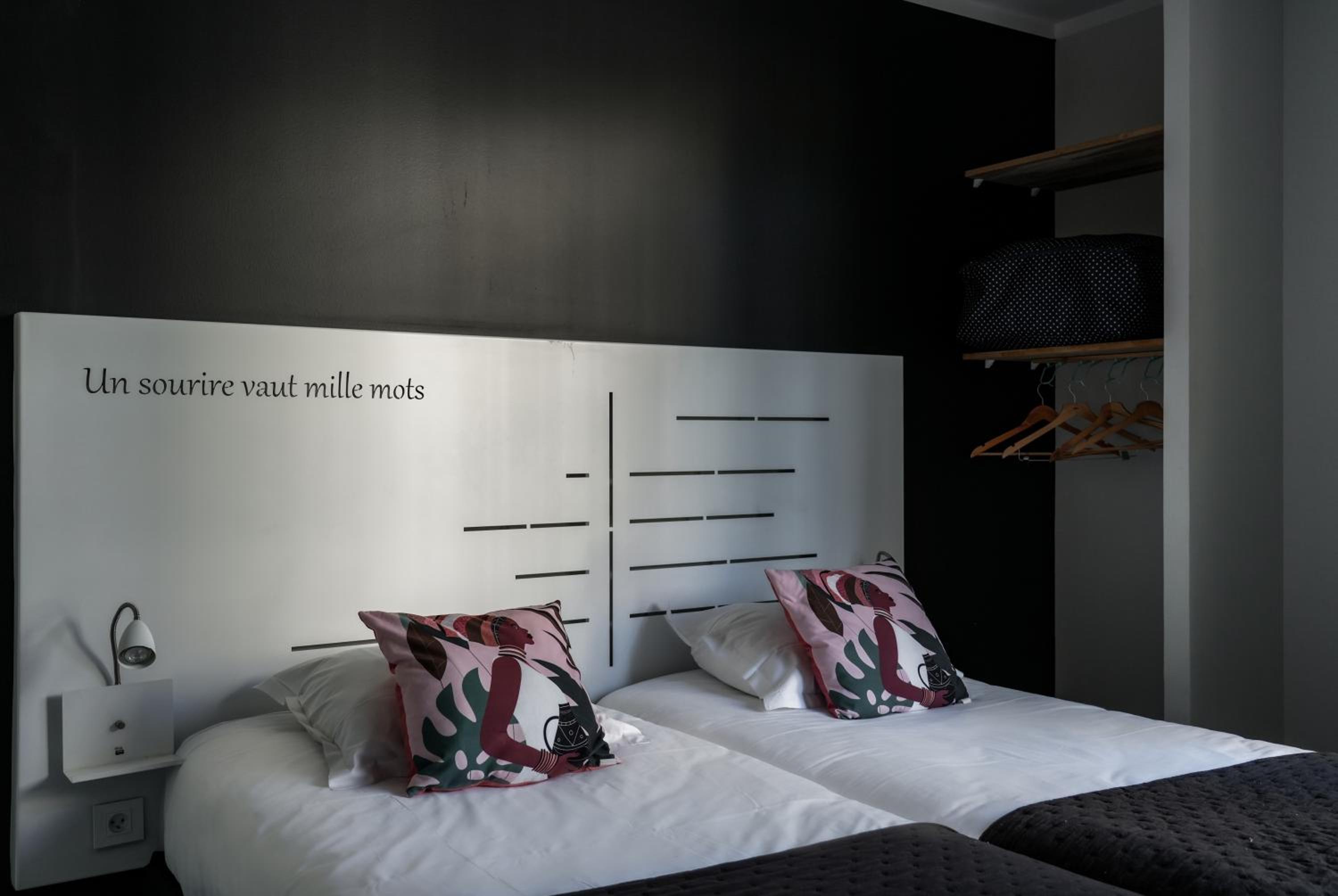 Standard Double Room - Photo 4