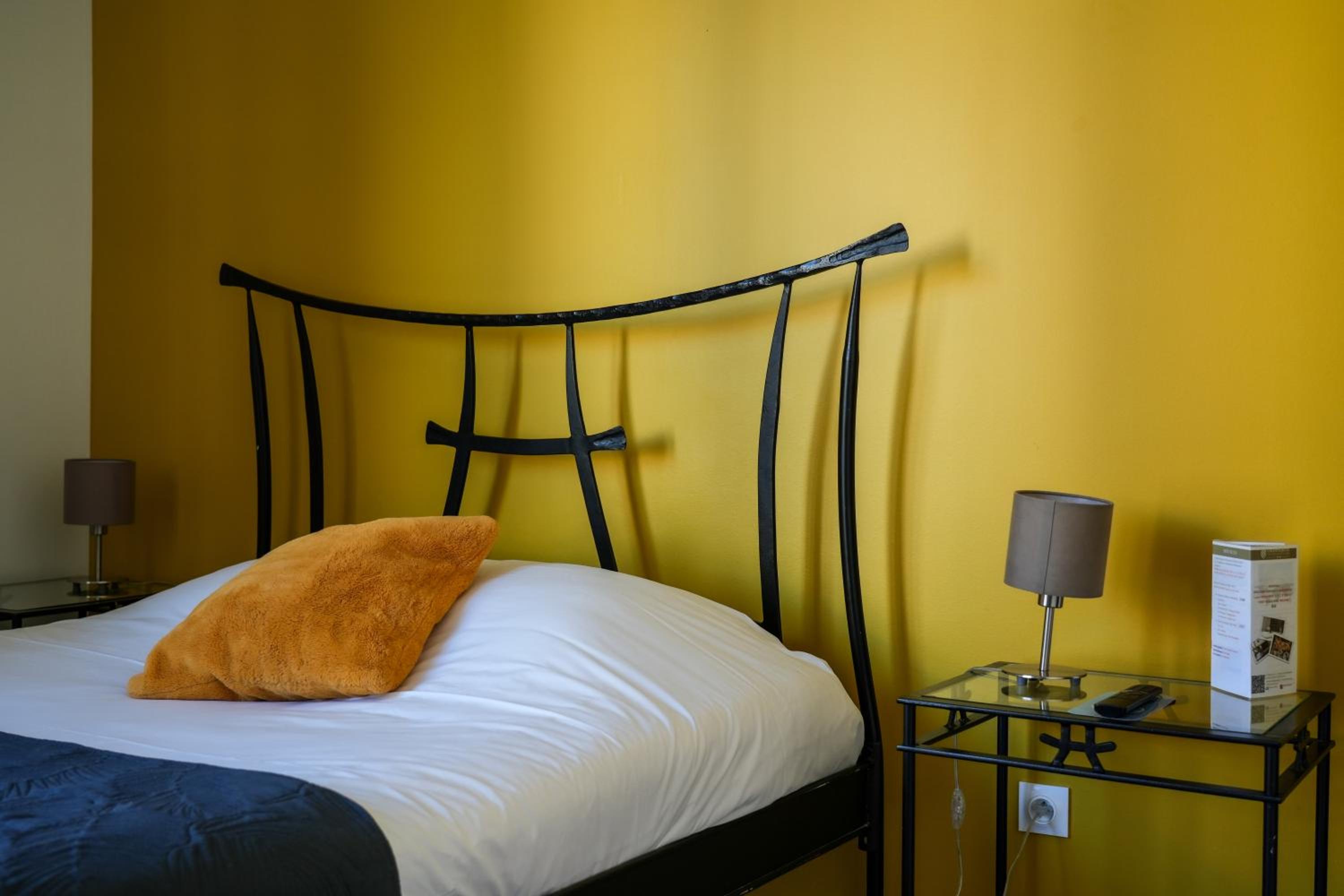 Standard Double Room - Photo 3