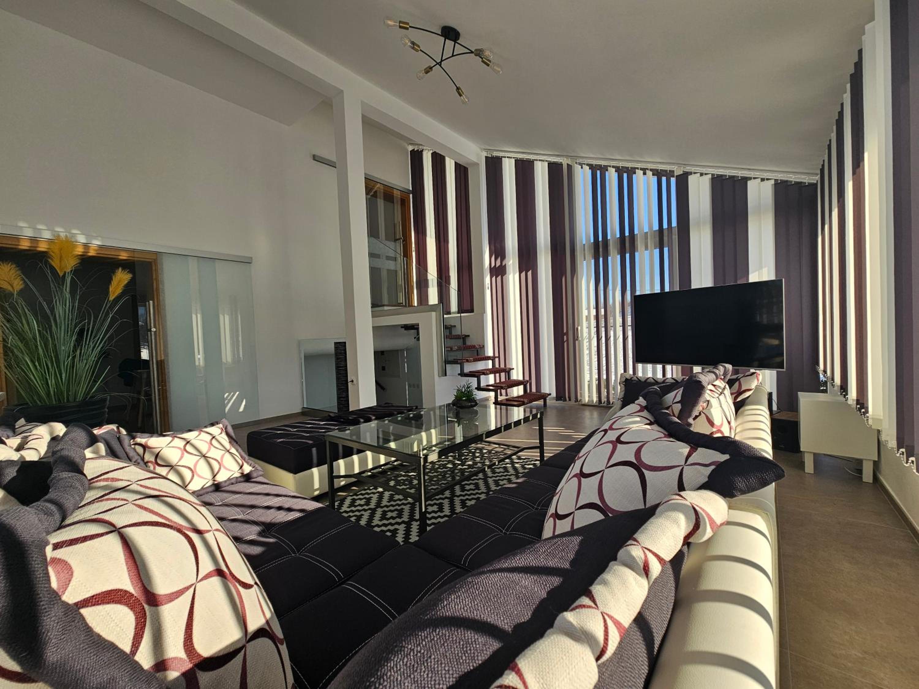 Apartment with Lake View