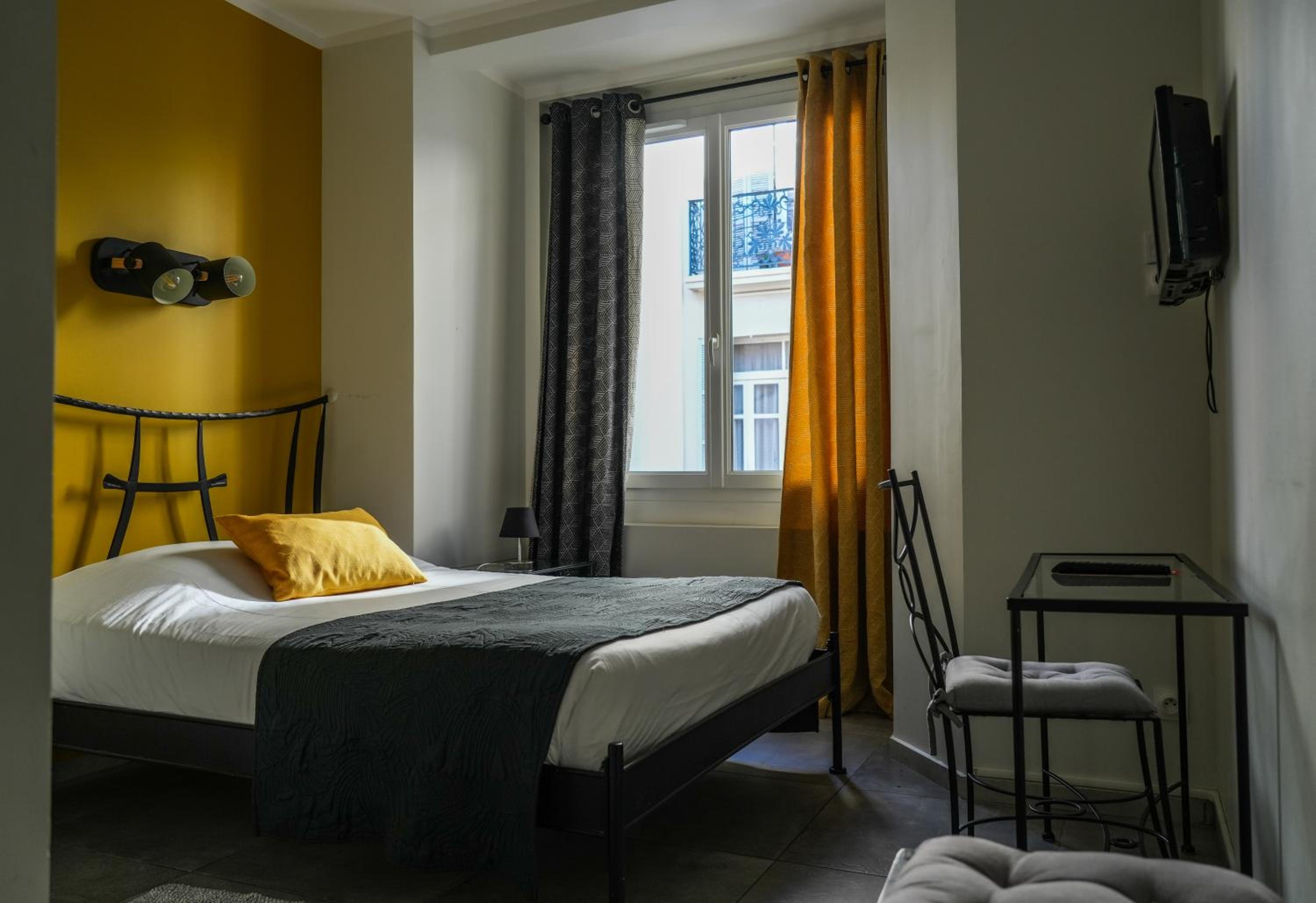 Standard Double Room - Photo 2