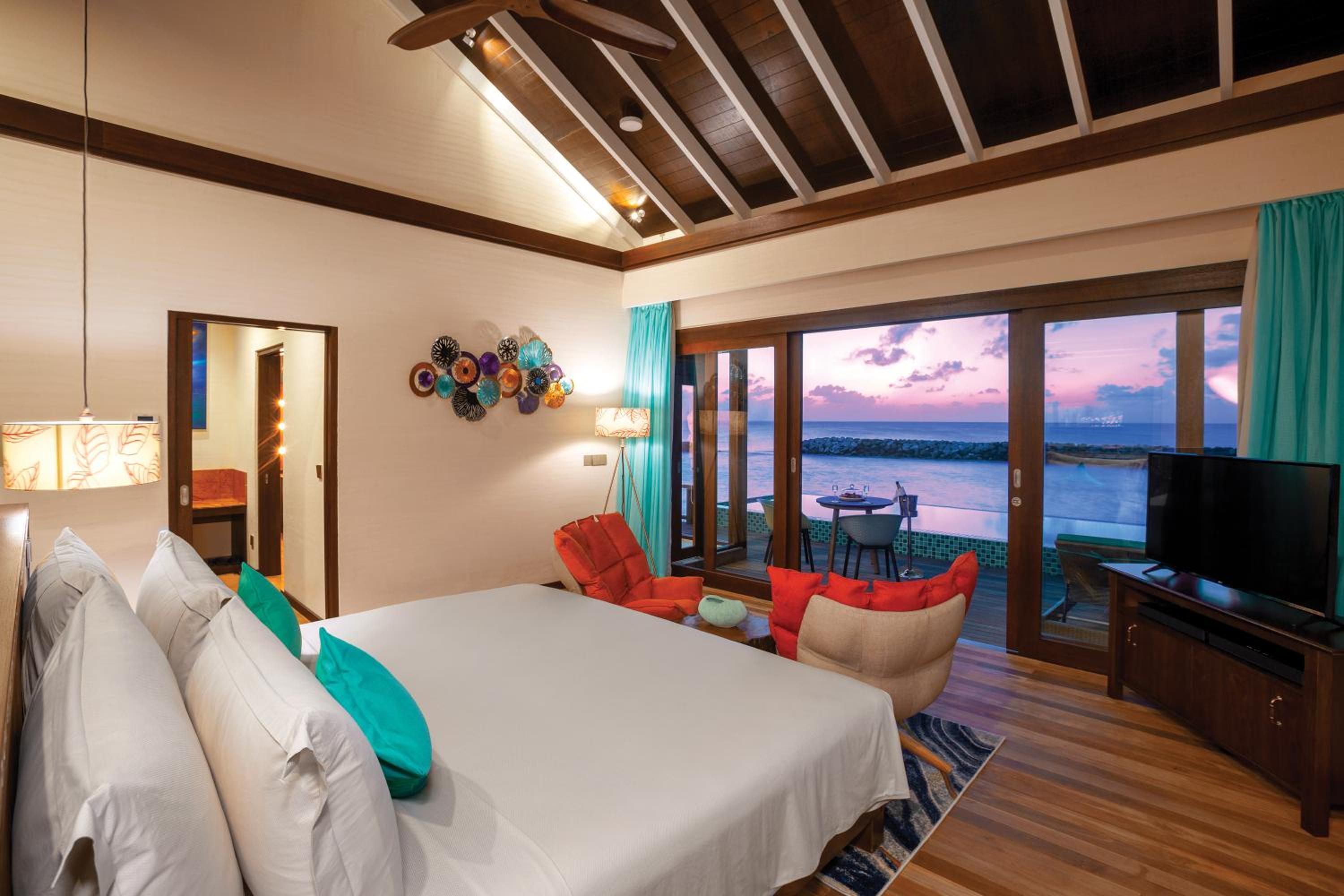 Sunset Water Villa with Pool - Photo 3