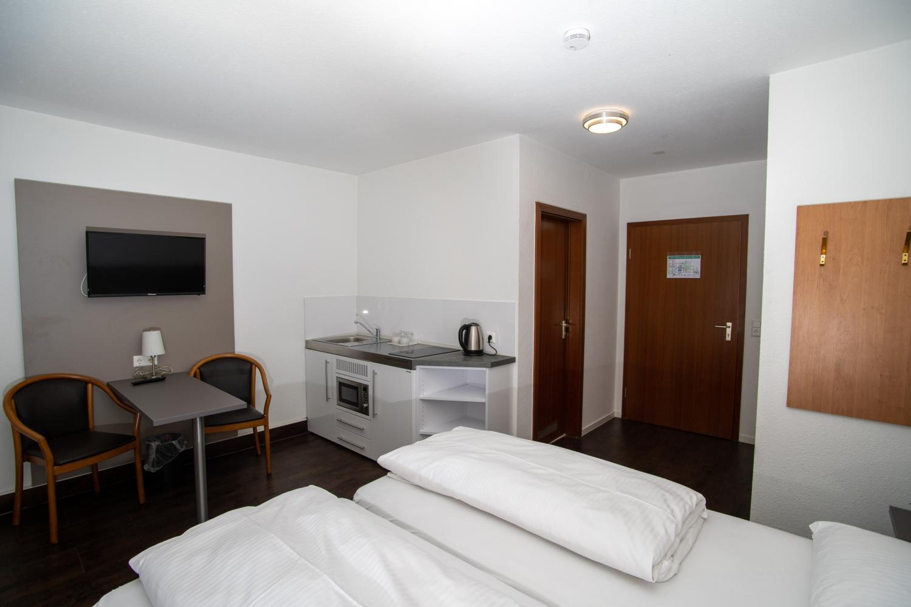 Double or Twin Room - Photo 4