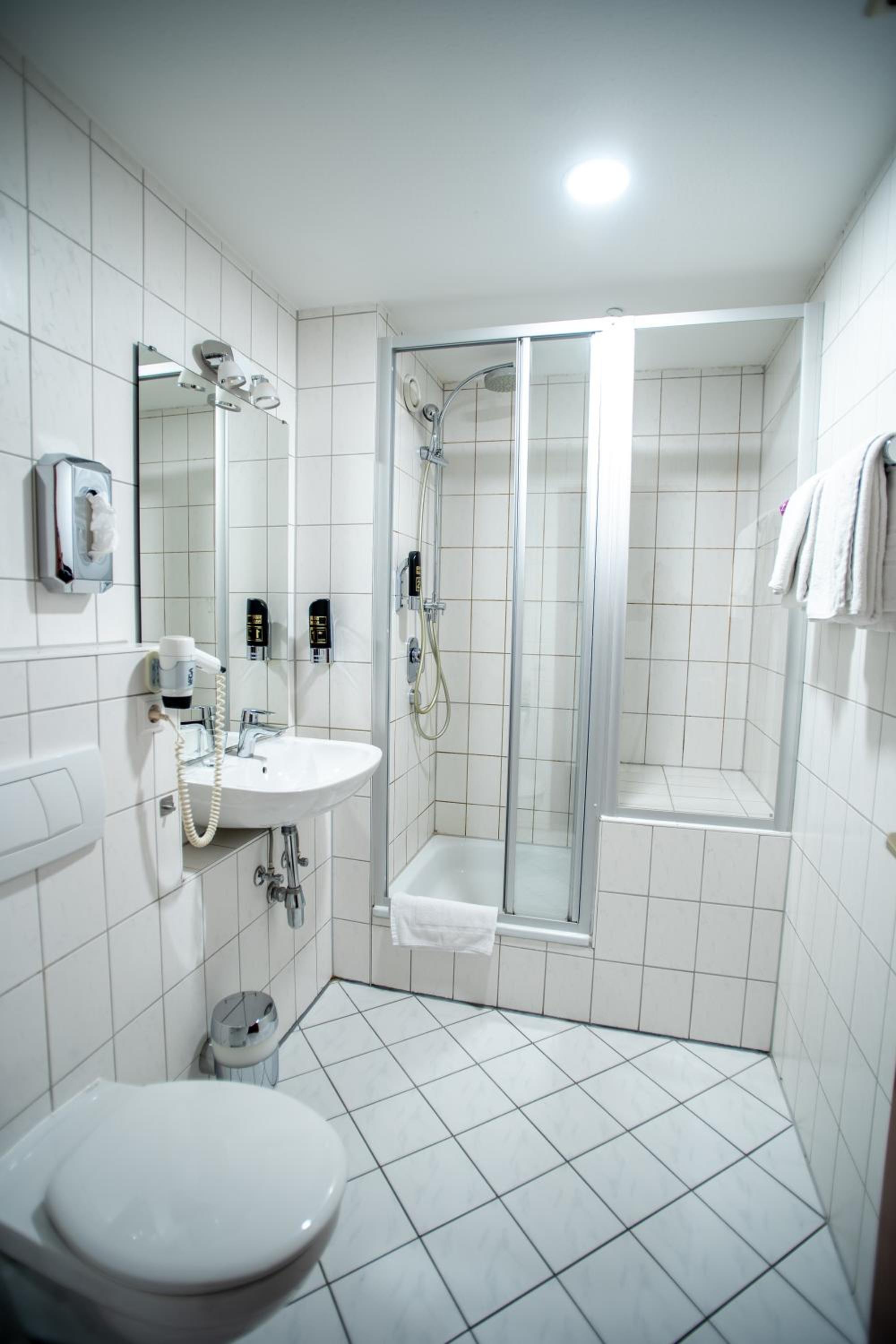 Double or Twin Room - Photo 2