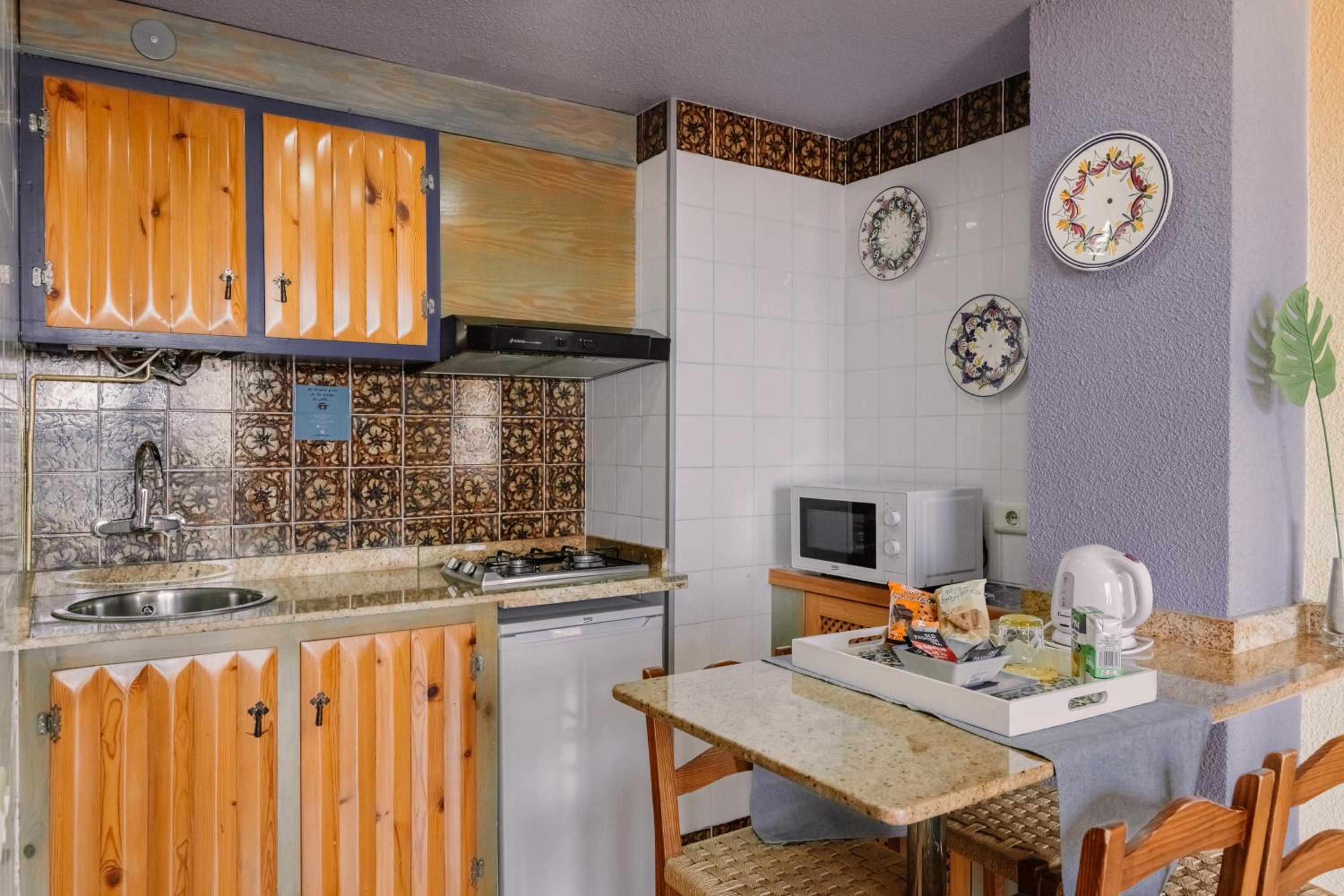 One-Bedroom Apartment (2 Adults + 1 Child) - Photo 6
