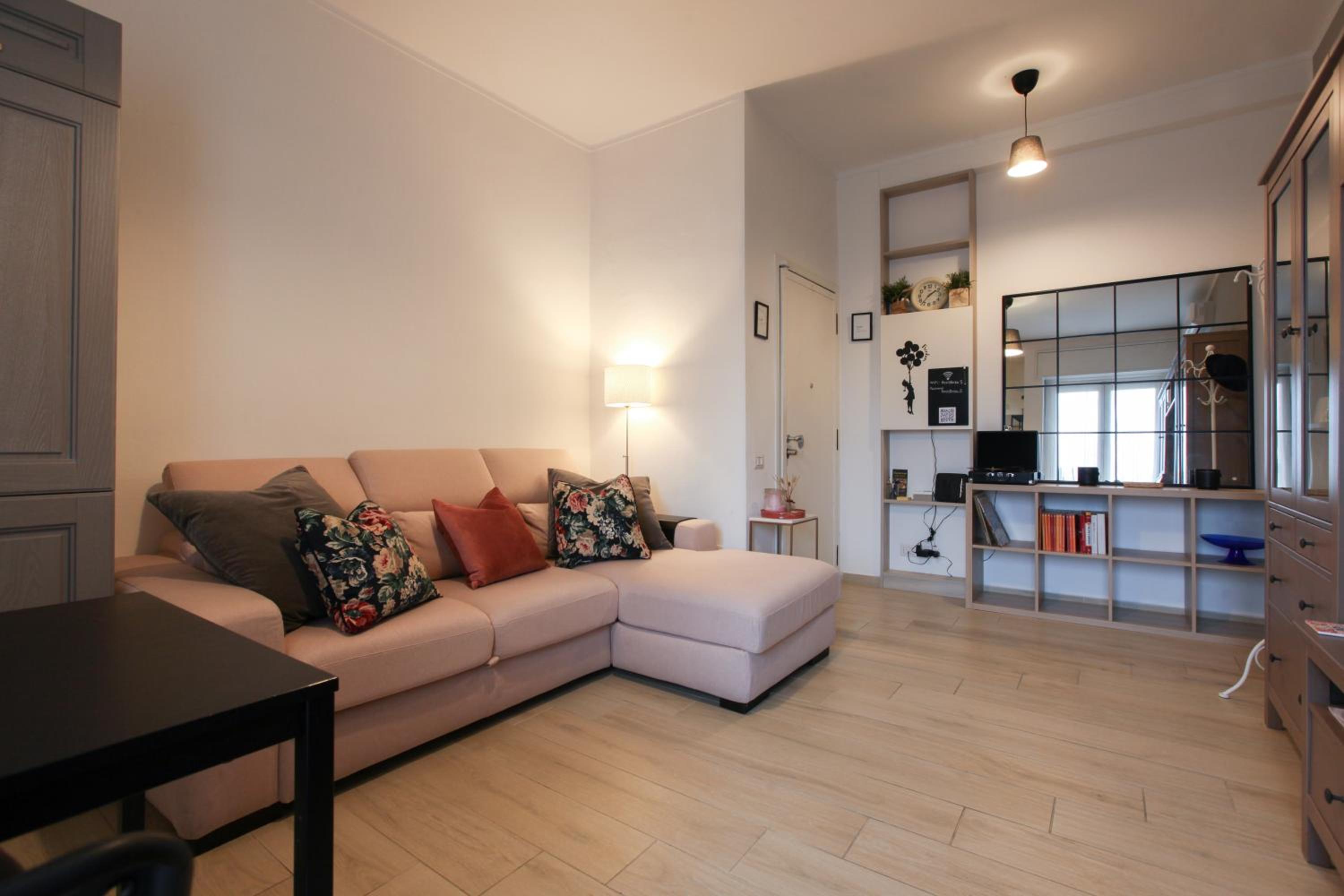 One-Bedroom Apartment photo 1