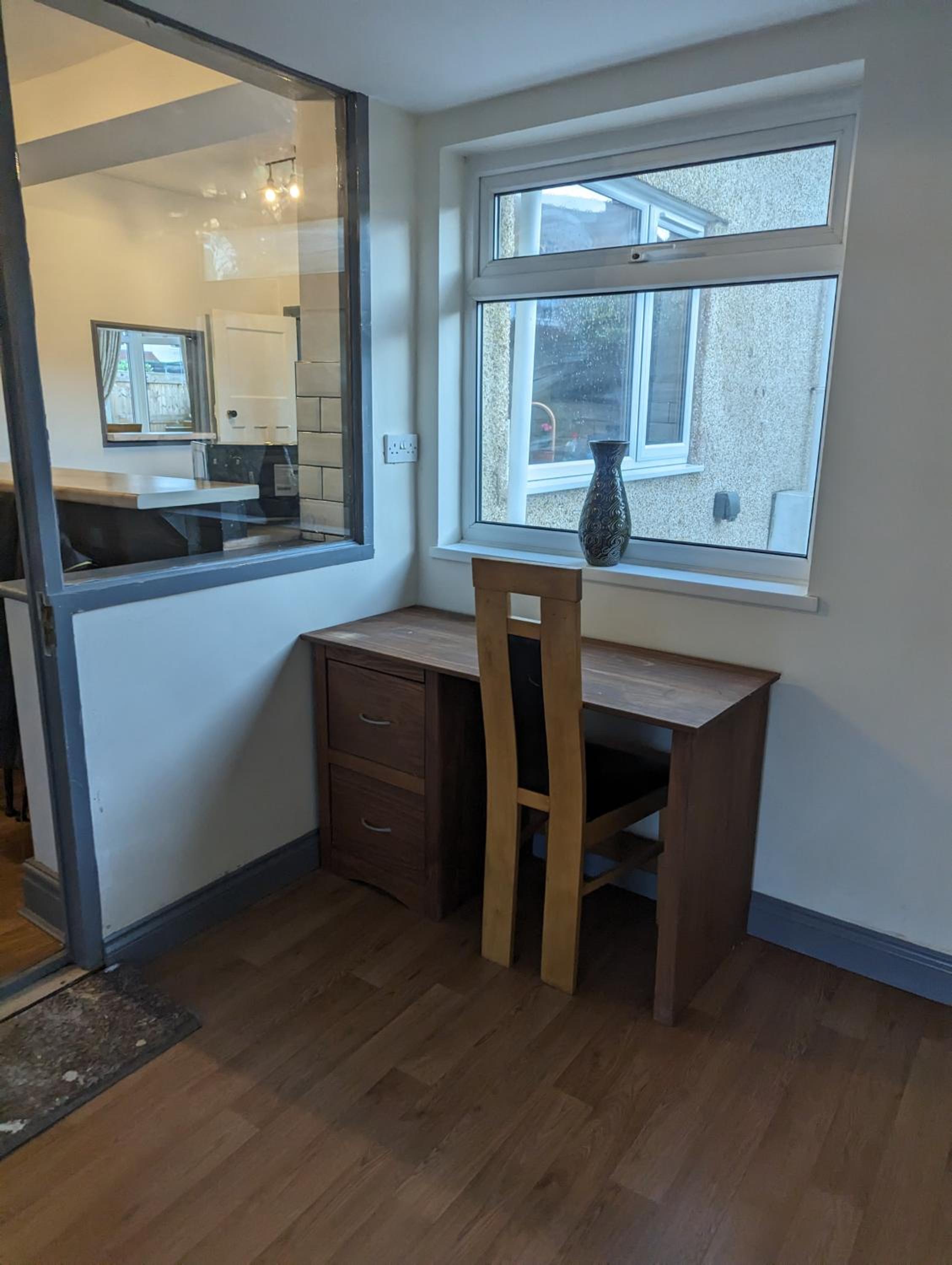Five-Bedroom House photo 3