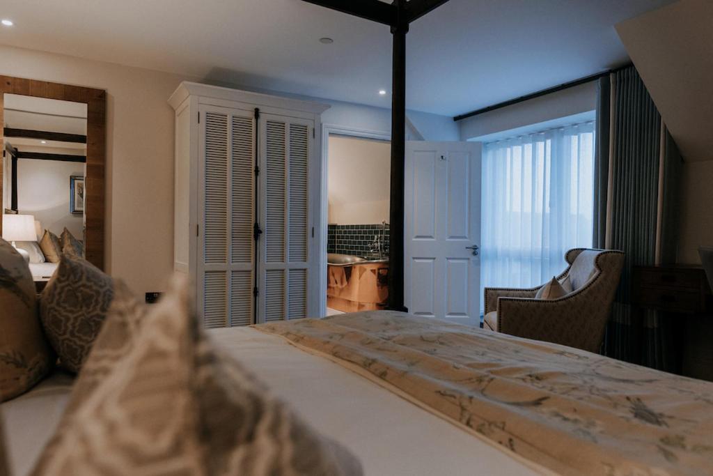 Superior King Room - Photo 3