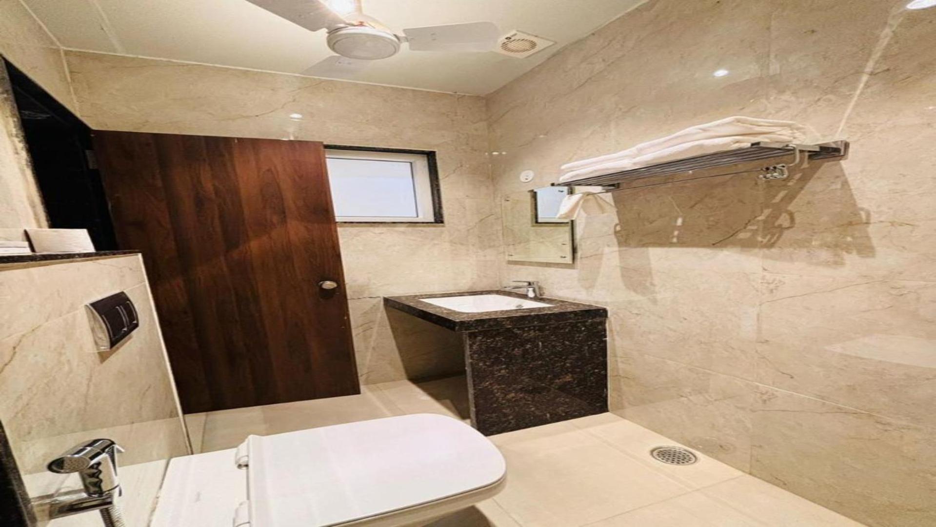 Suite - Photo 8
