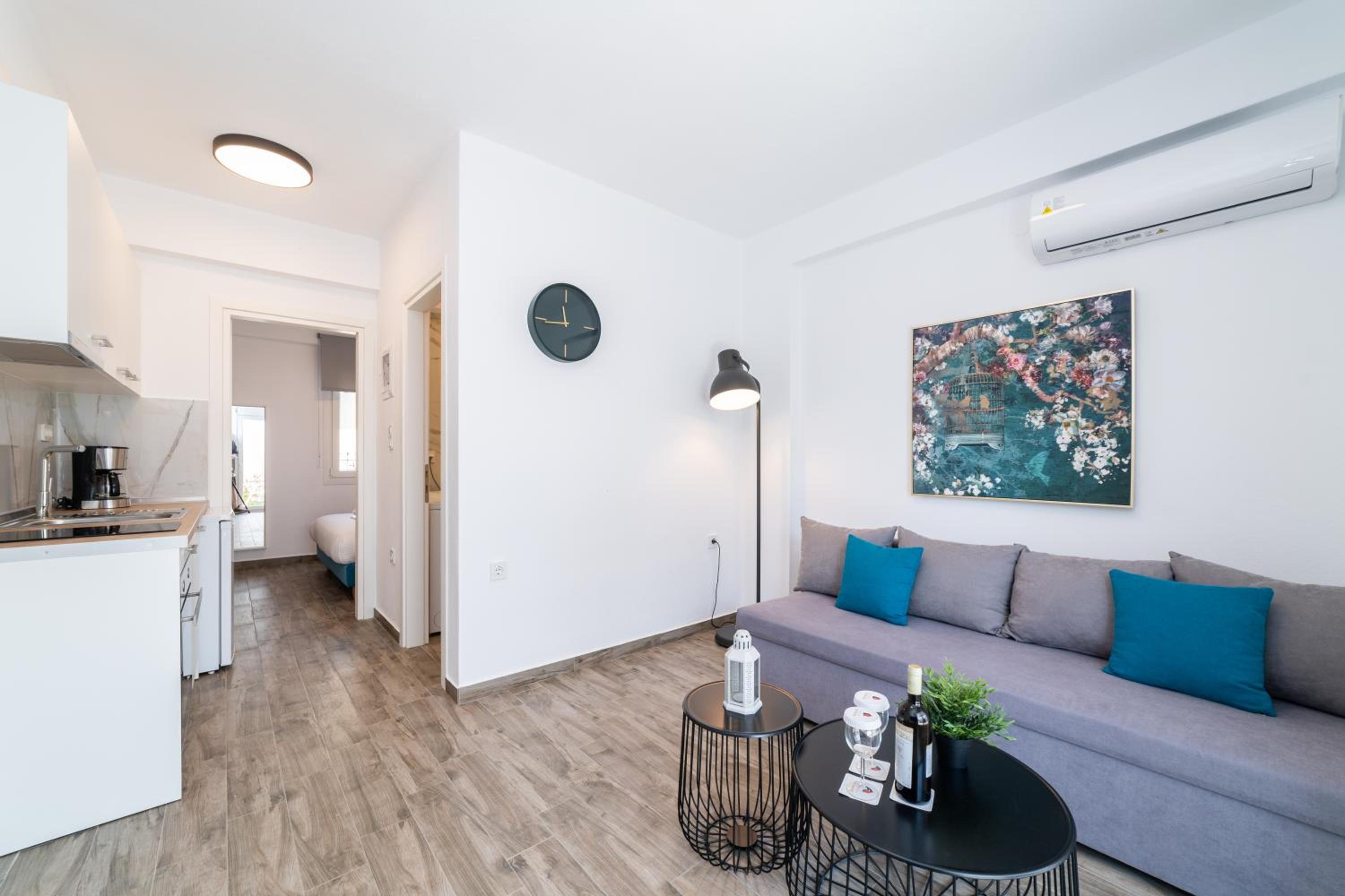 One-Bedroom Apartment photo 1