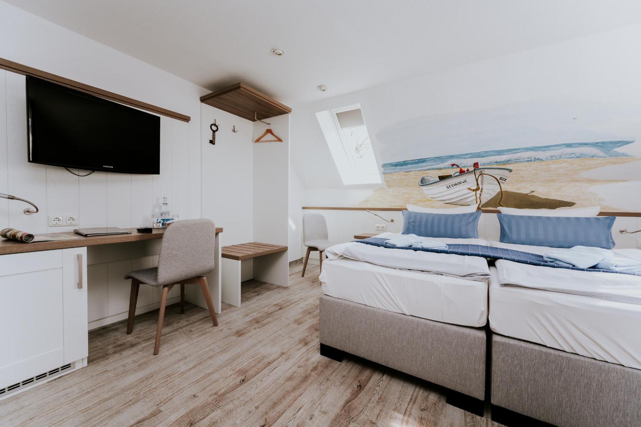 Quadruple Room with Private Bathroom