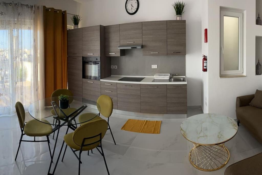 One-Bedroom Apartment photo 2