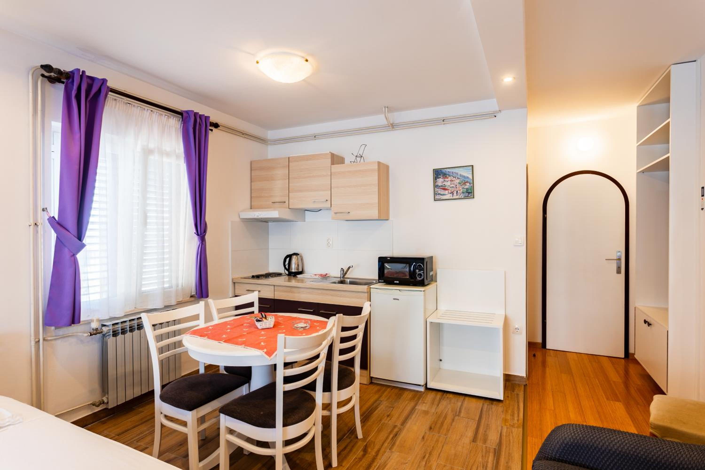 Studio Apartment with Balcony and Garden View photo 2