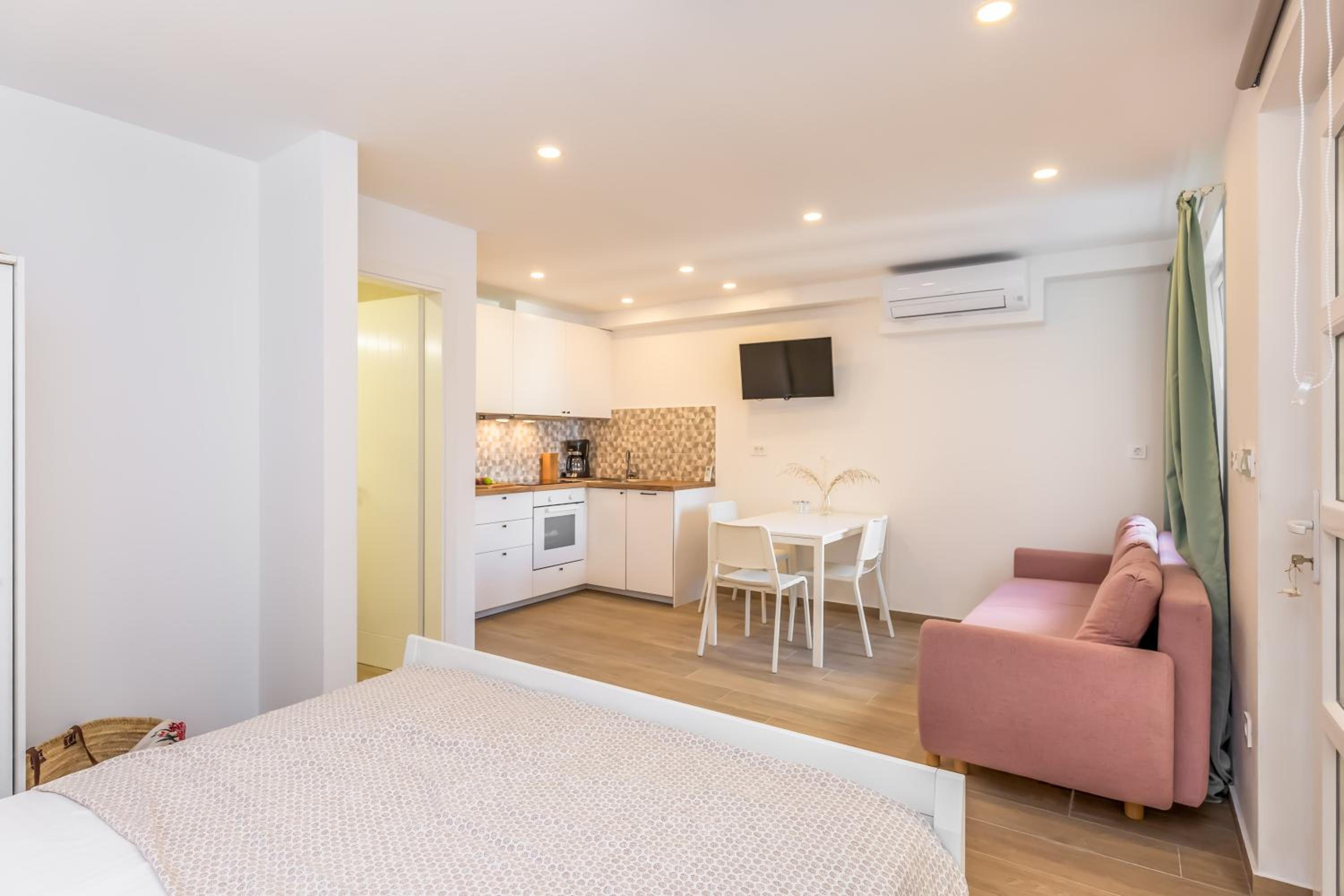 King Studio With Sofa Bed photo 1