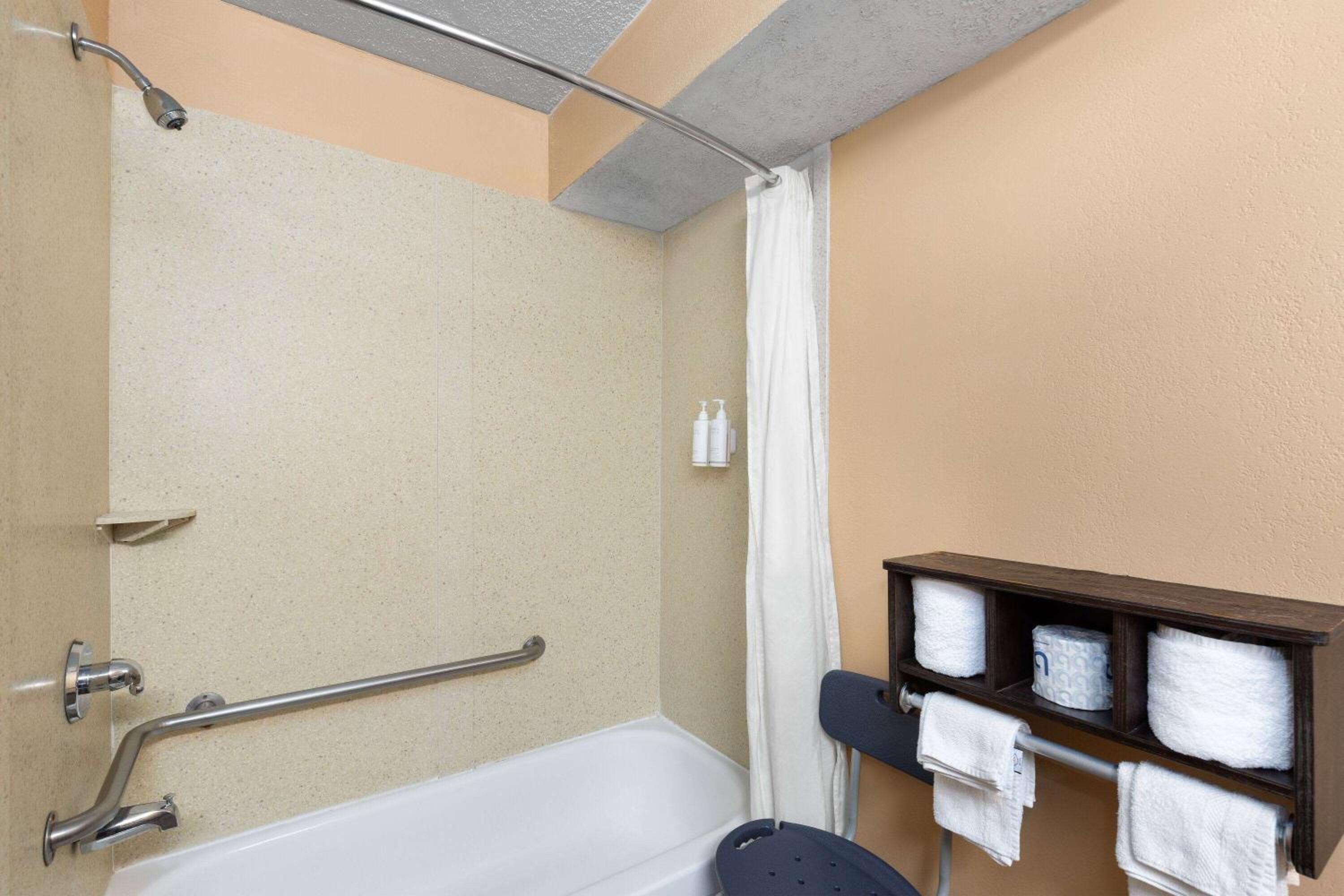 King Room - Disability Access/Non-Smoking - Photo 5