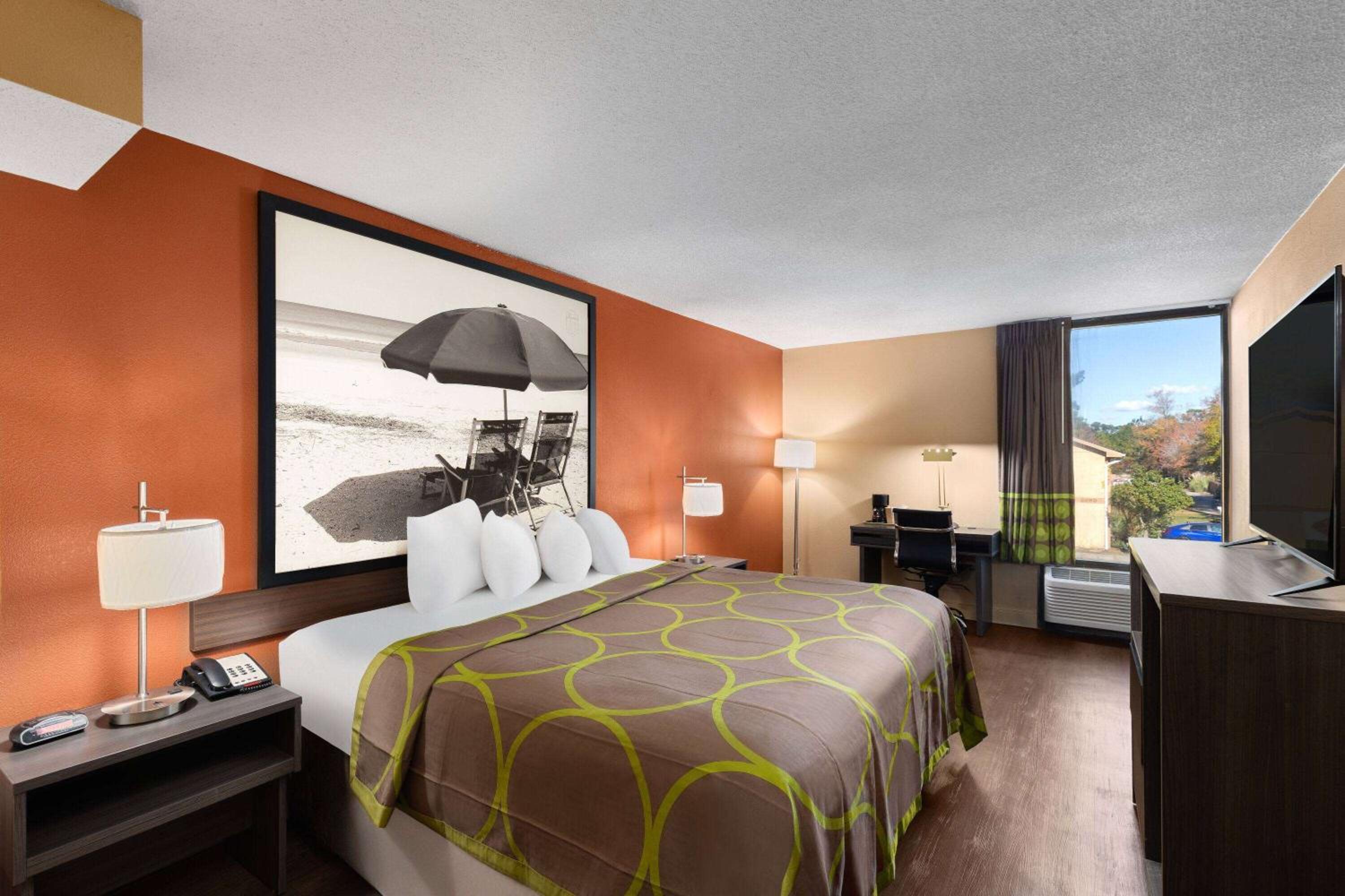 King Room - Non-Smoking - Photo 1