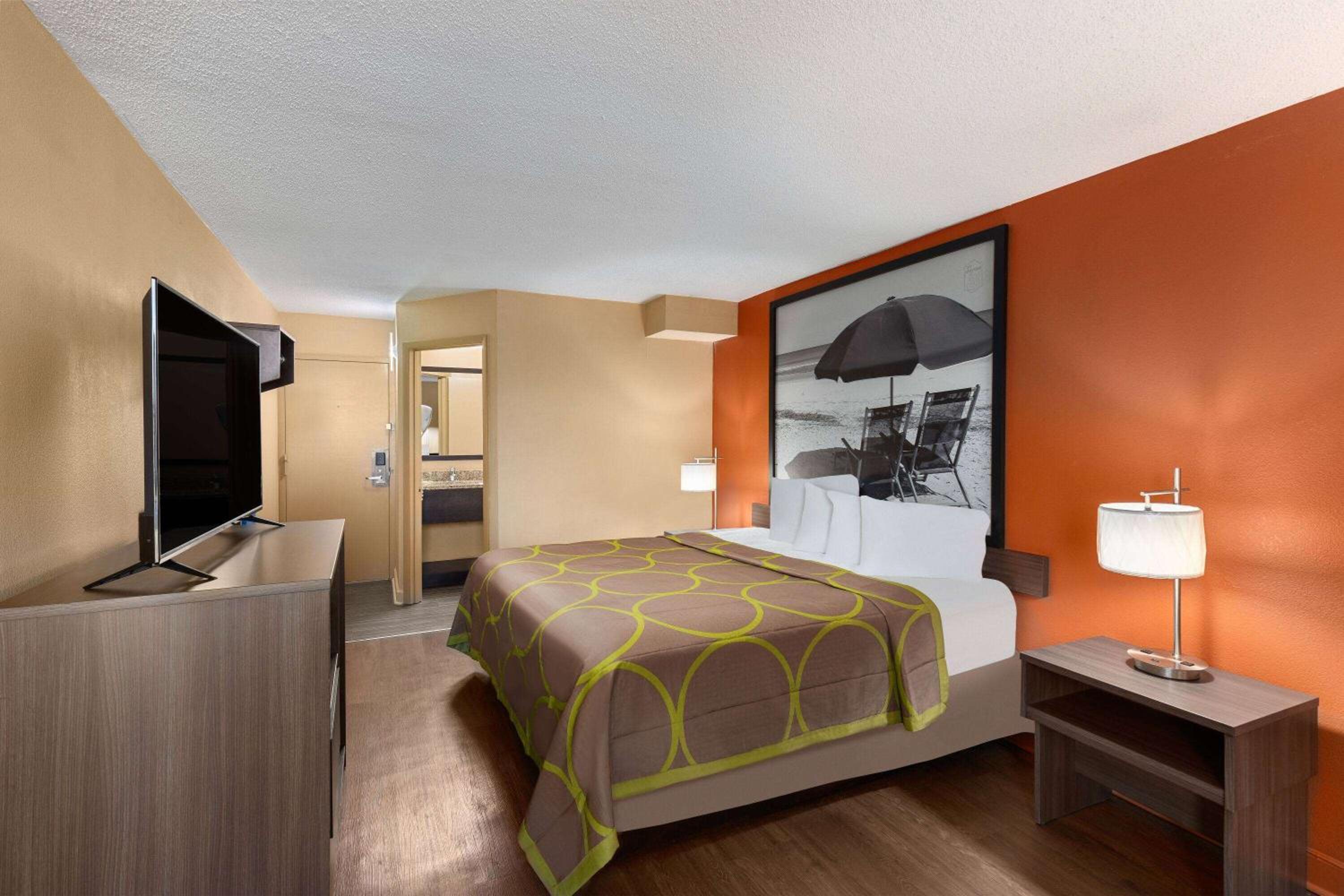 King Room - Non-Smoking - Photo 3