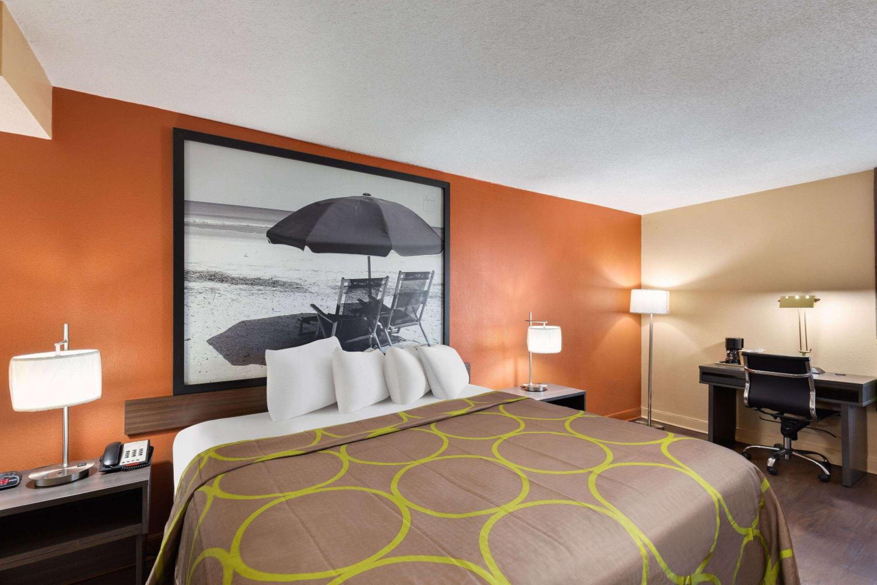 King Room - Non-Smoking - Photo 2