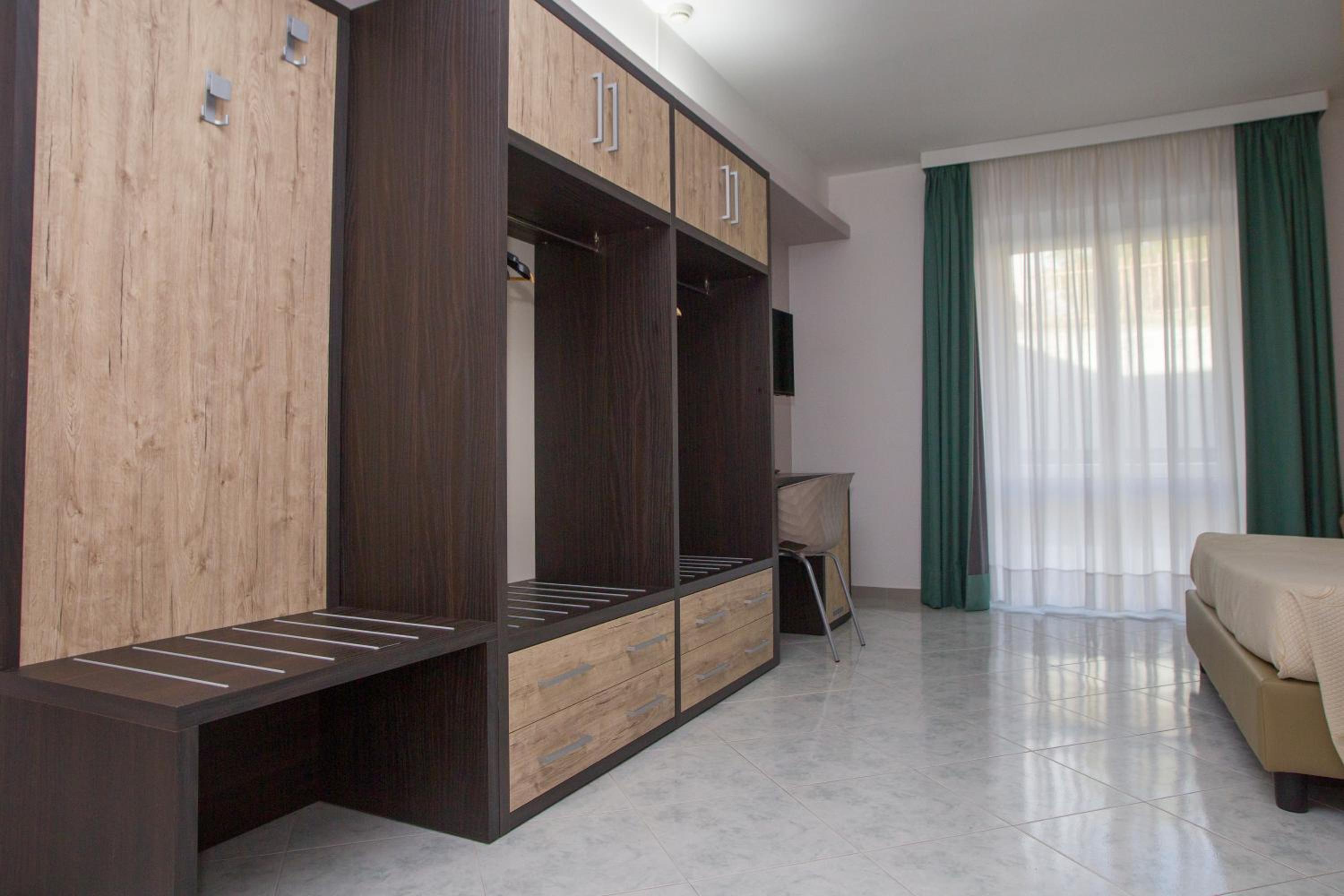 Triple Room with Bathroom - Photo 2