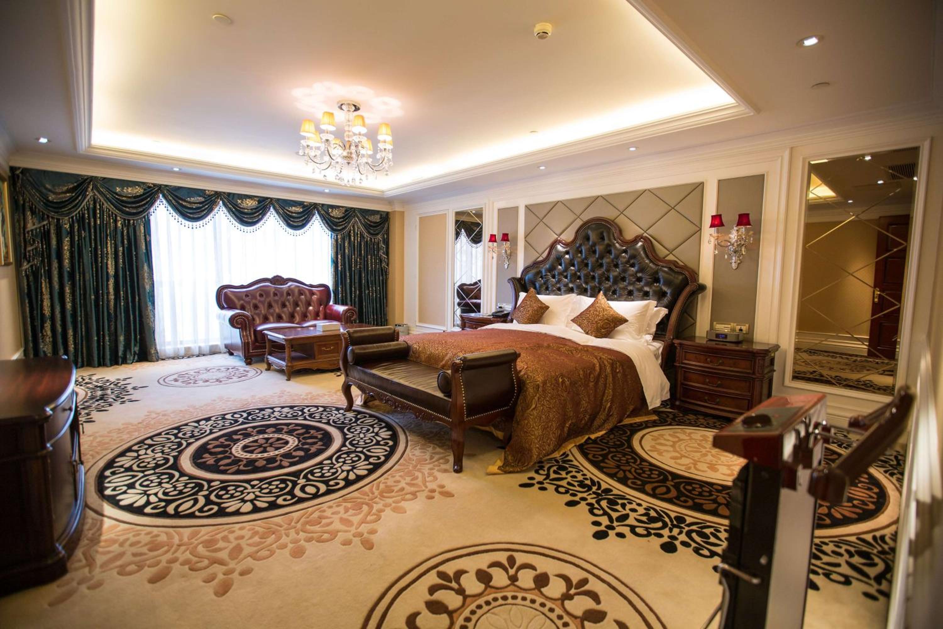 Duplex Kind Suite with Two King Beds - Nonsmoking