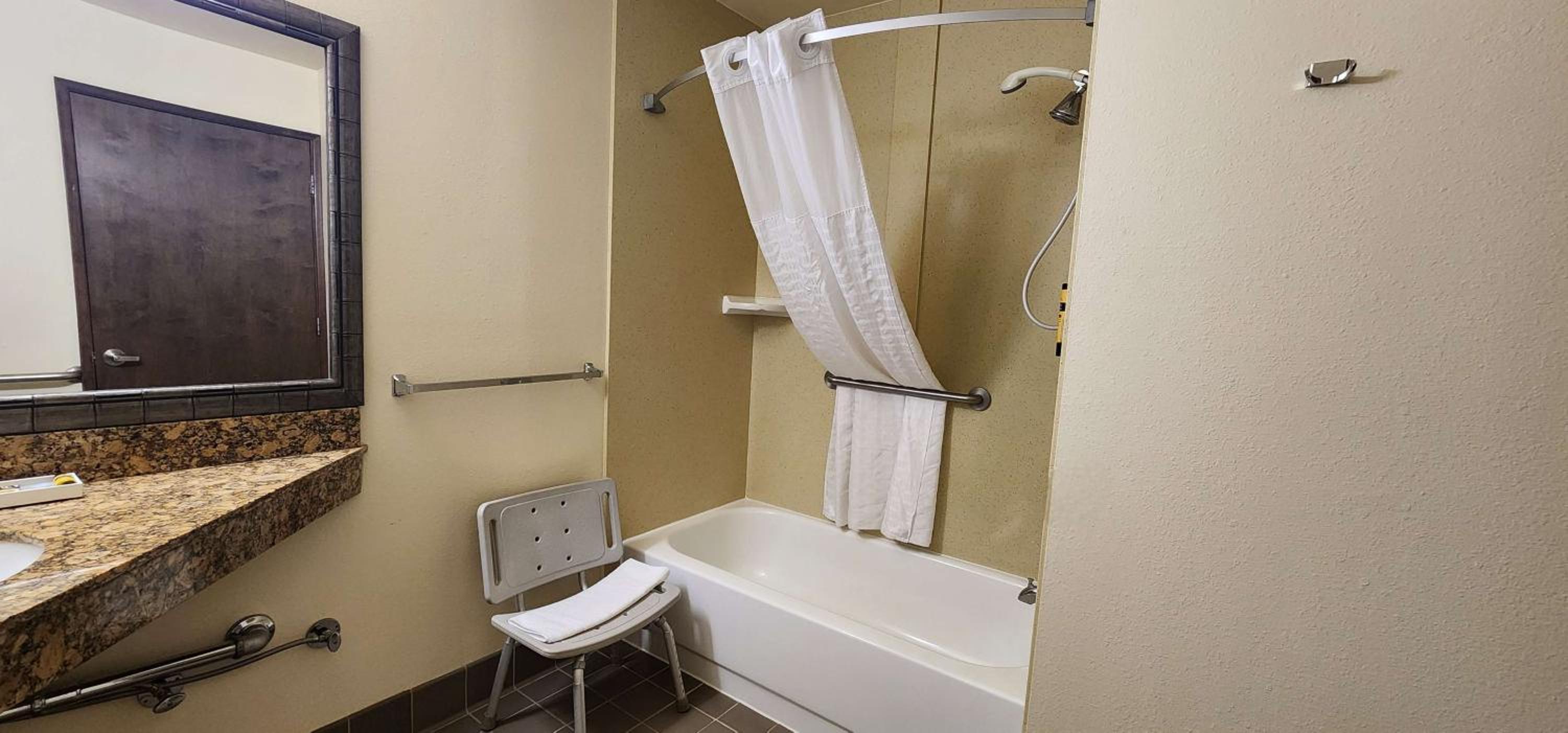King Room with Tub And Shower - Mobility Accessible/Non-Smoking - Photo 6