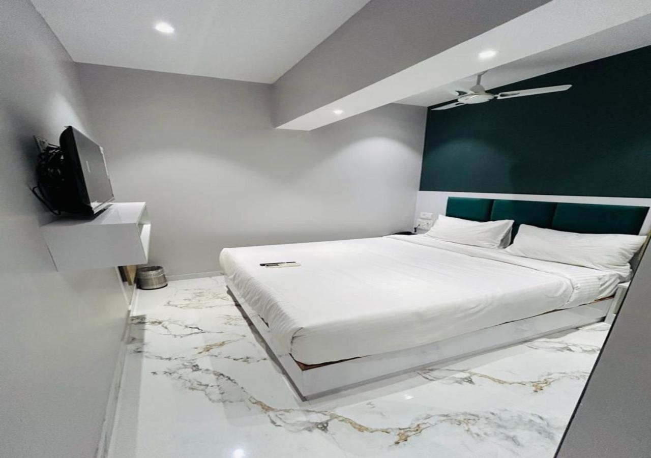 Deluxe Room - Photo 7