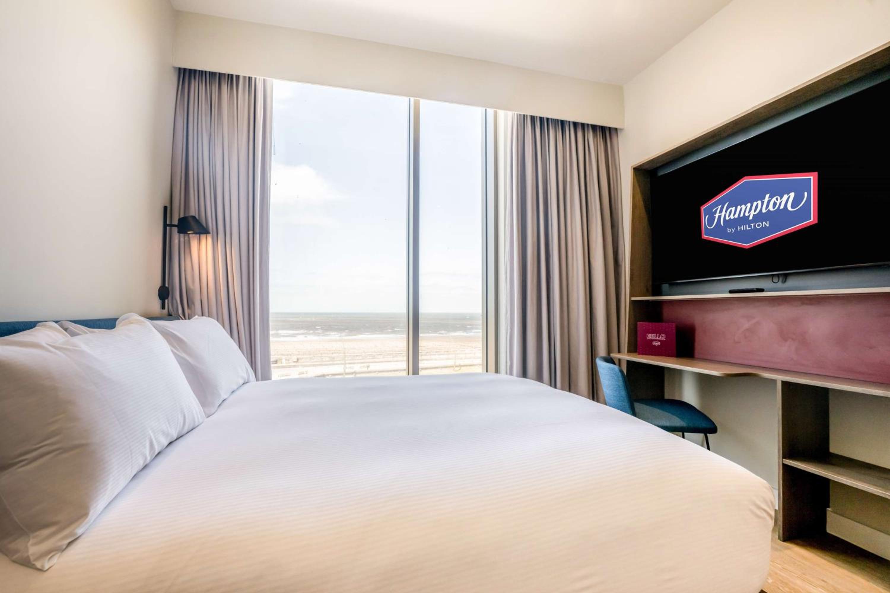 Premium Queen Room with Sofa Bed and Sea View - Non-Smoking - Photo 1