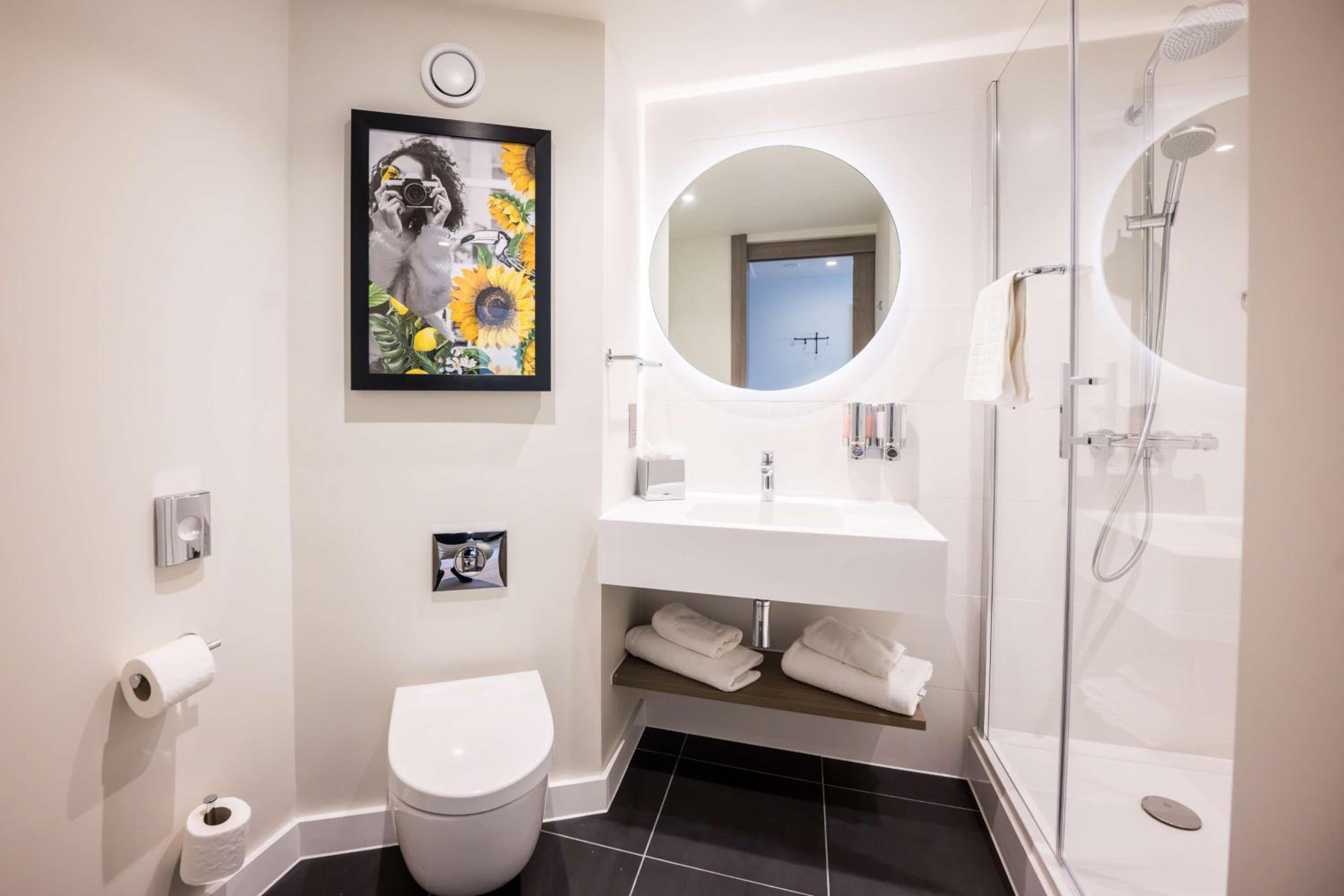 Premium Double Room with Two Double Beds - Non-Smoking - Photo 8