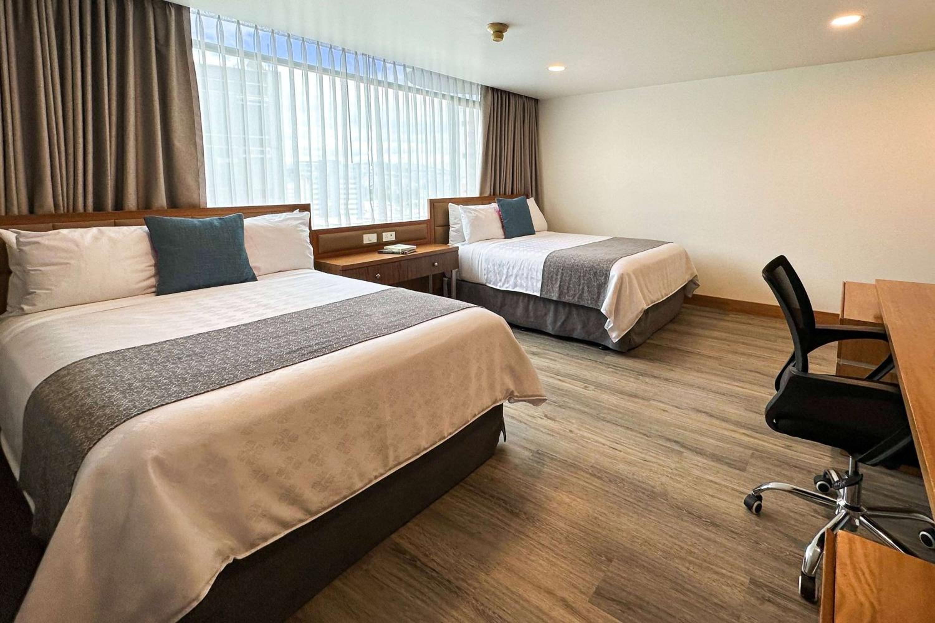 Double Room with Two Double Beds/Garden Floor - Non-Smoking - Photo 1