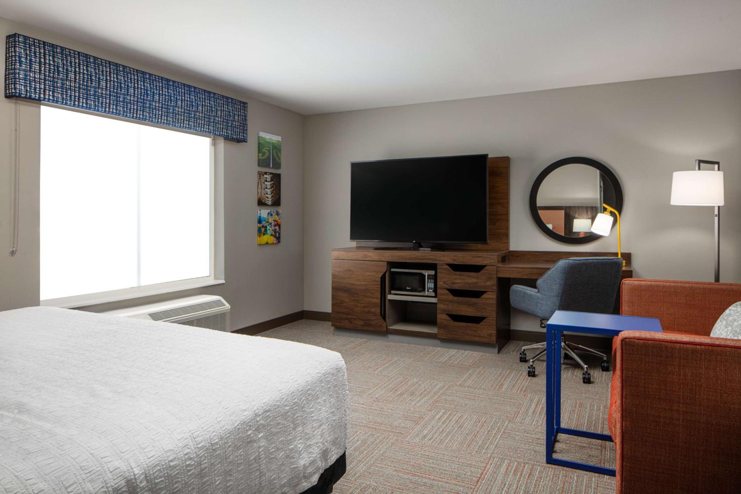 King Studio Suite With Partial View photo 1