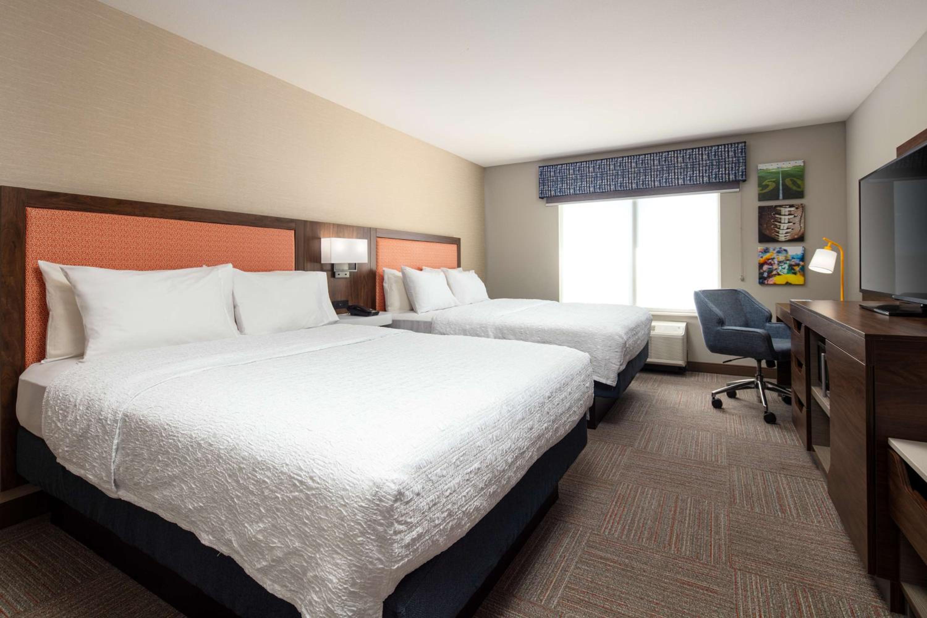 Queen Room With Two Queen Beds And Bath Tub - Mobility Access photo 2